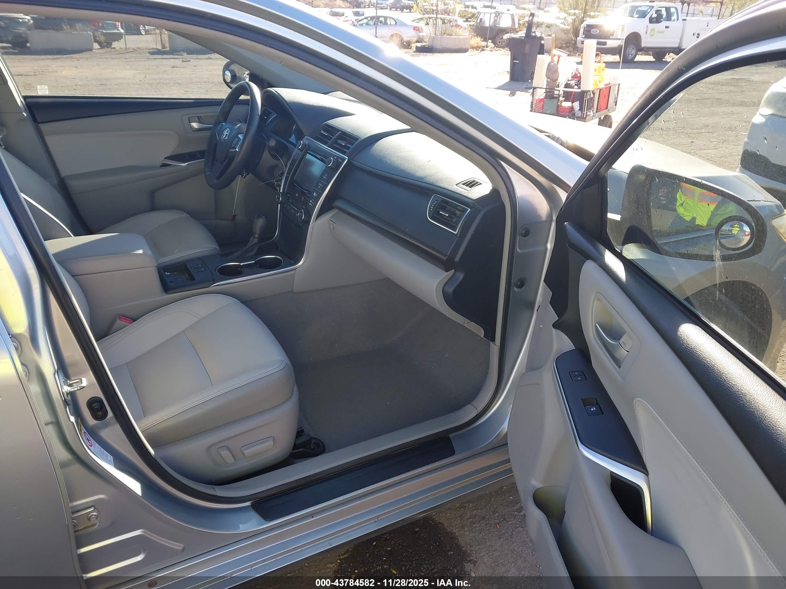 TOYOTA CAMRY image 5