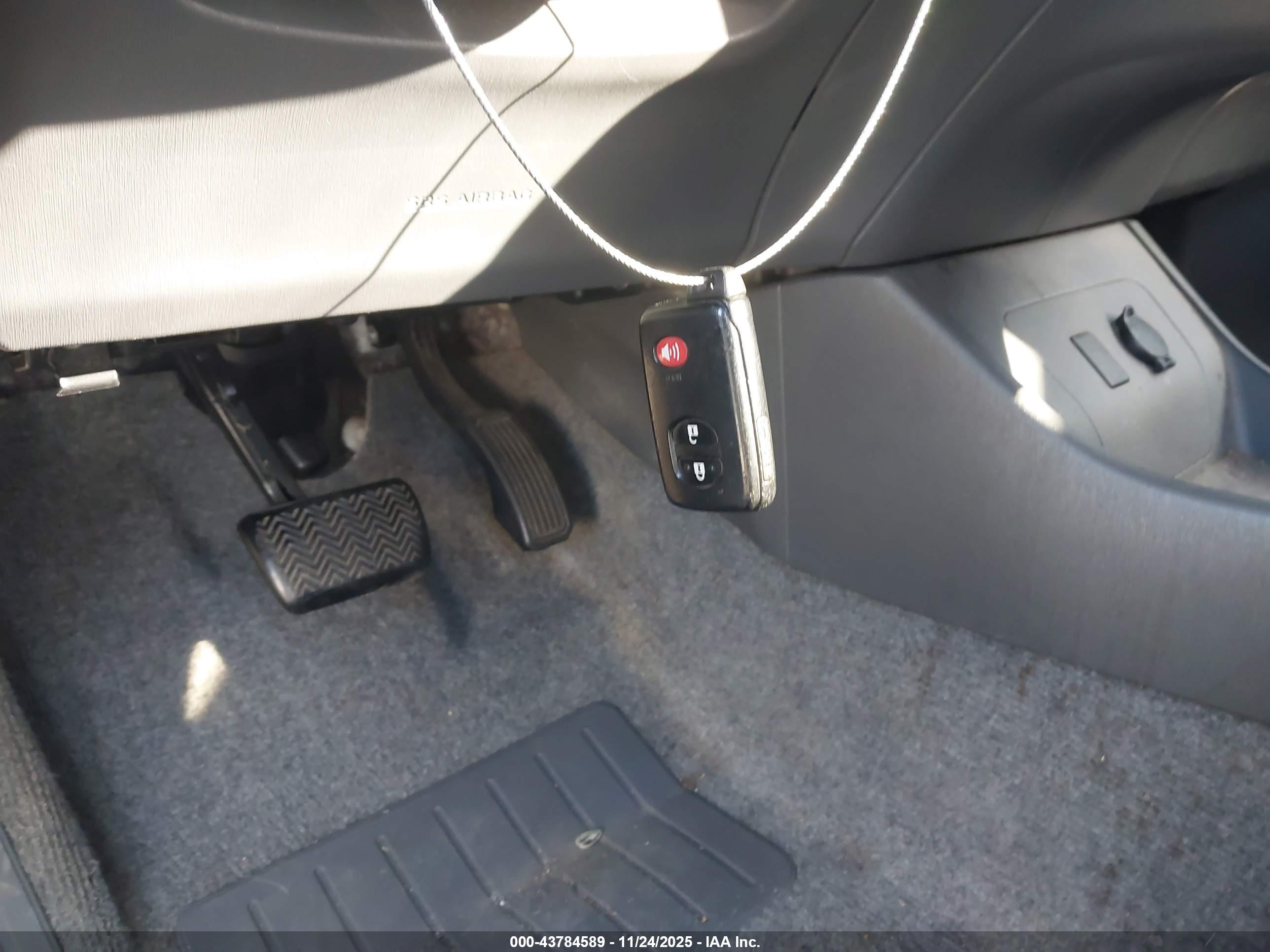 TOYOTA PRIUS image 11