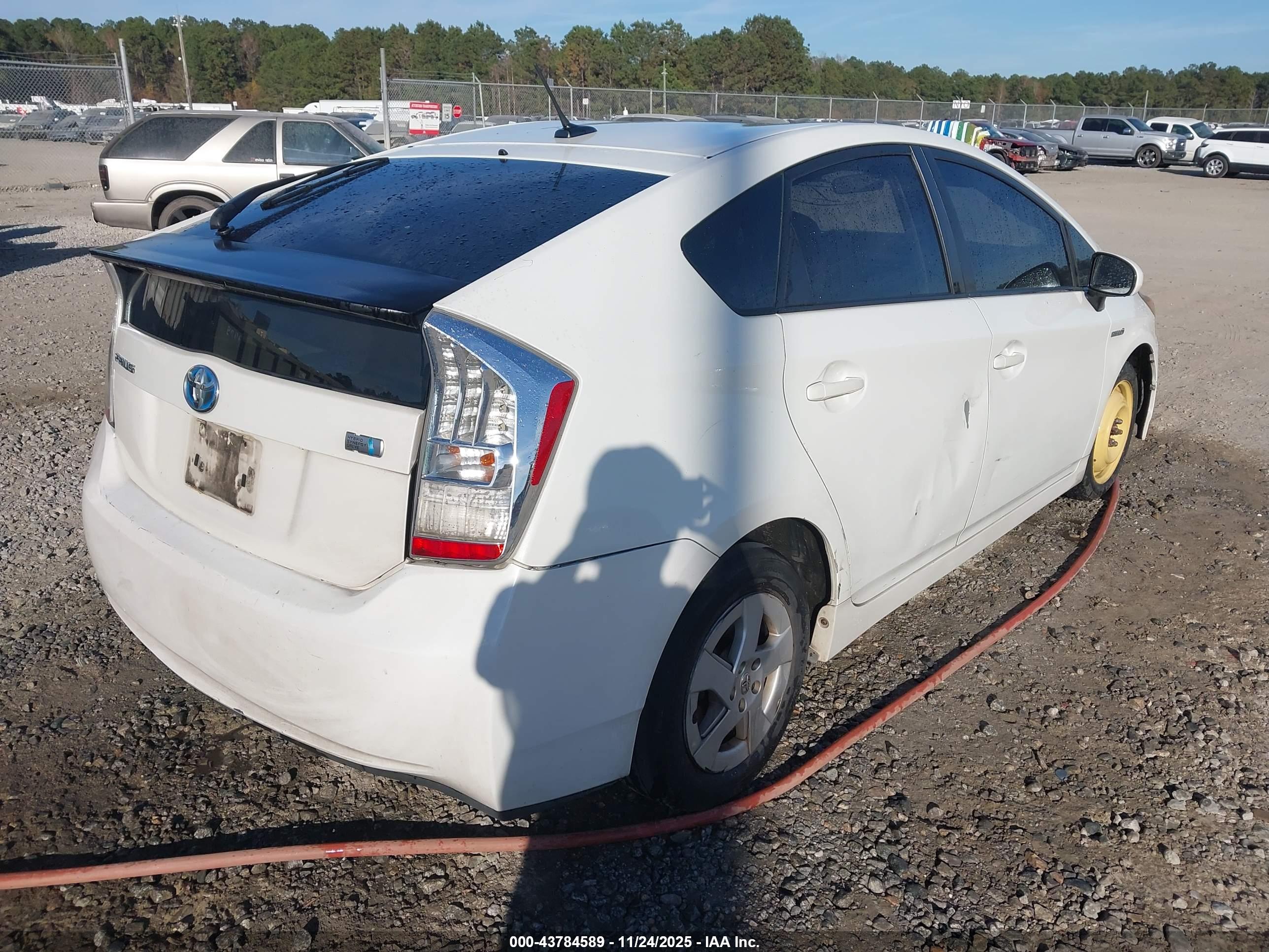 TOYOTA PRIUS image 4