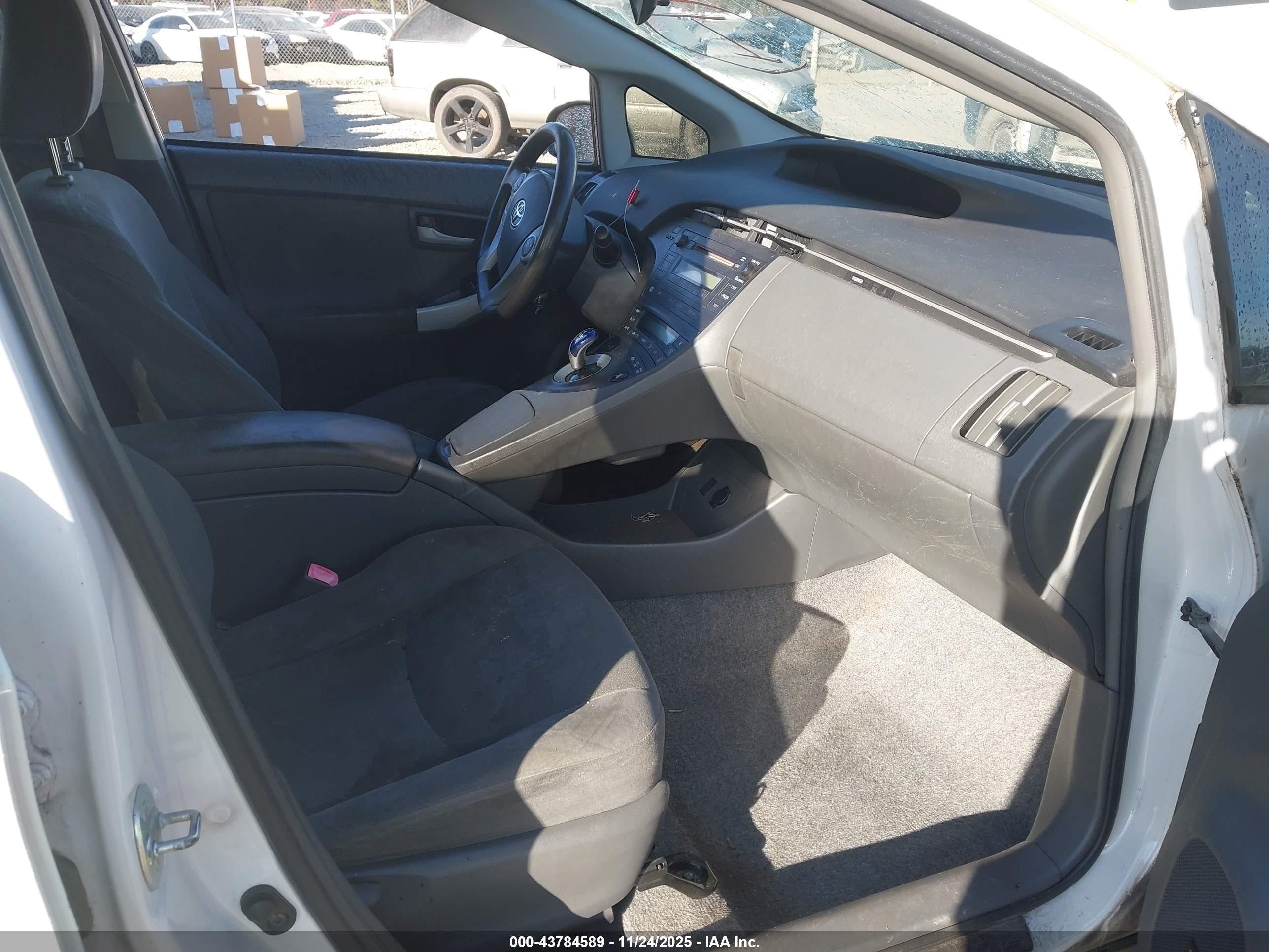 TOYOTA PRIUS image 5