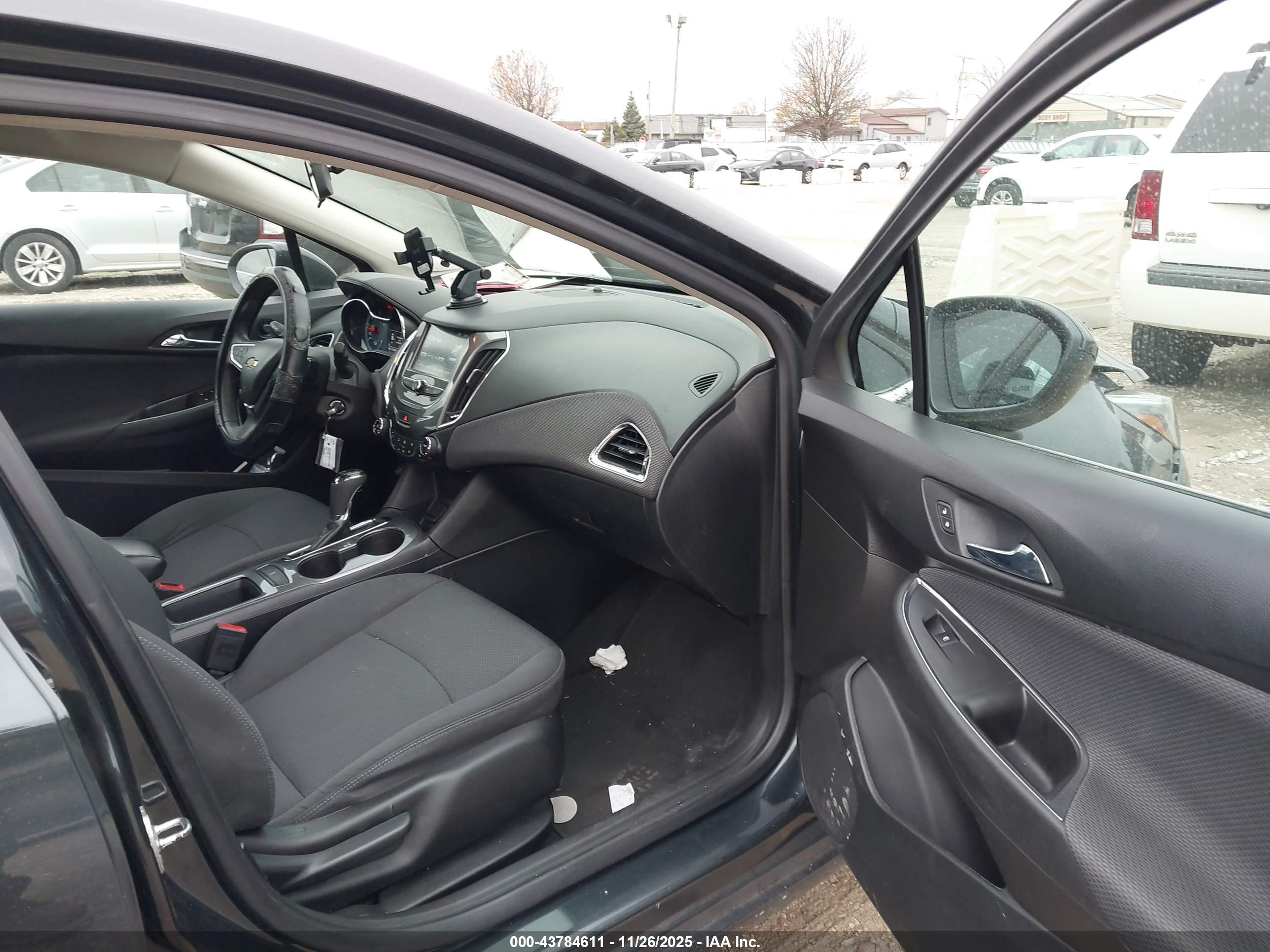 CHEVROLET CRUZE image 5