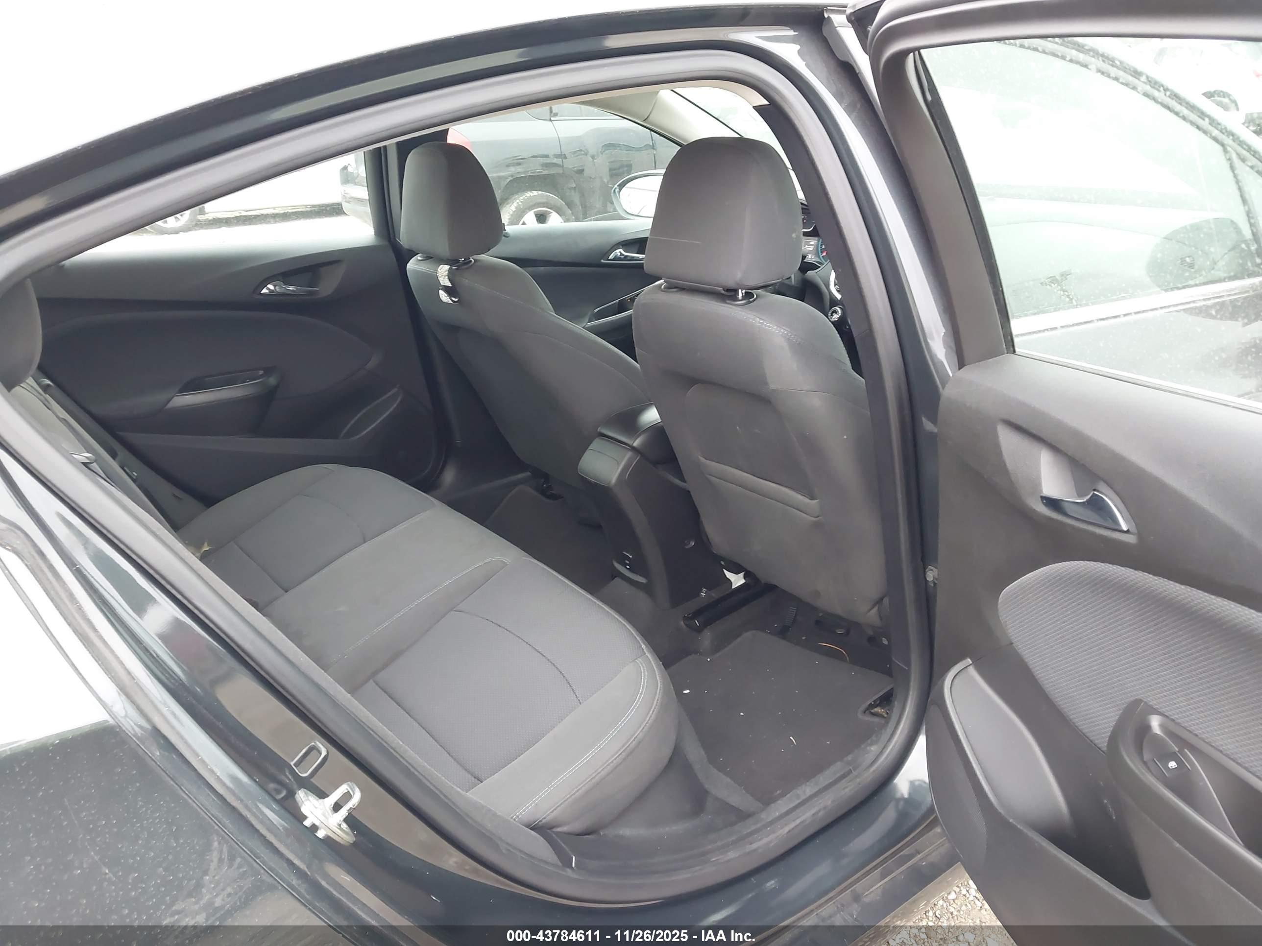 CHEVROLET CRUZE image 8