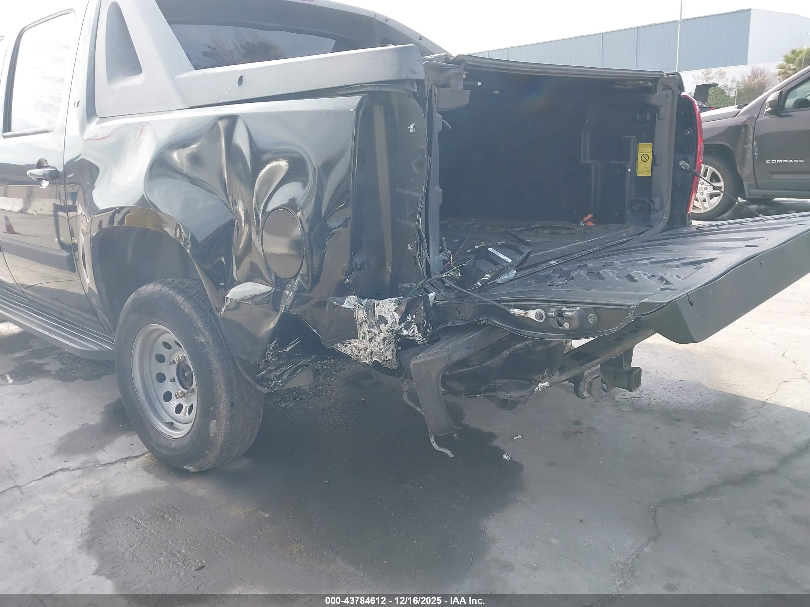 CHEVROLET AVALANCHE image 6