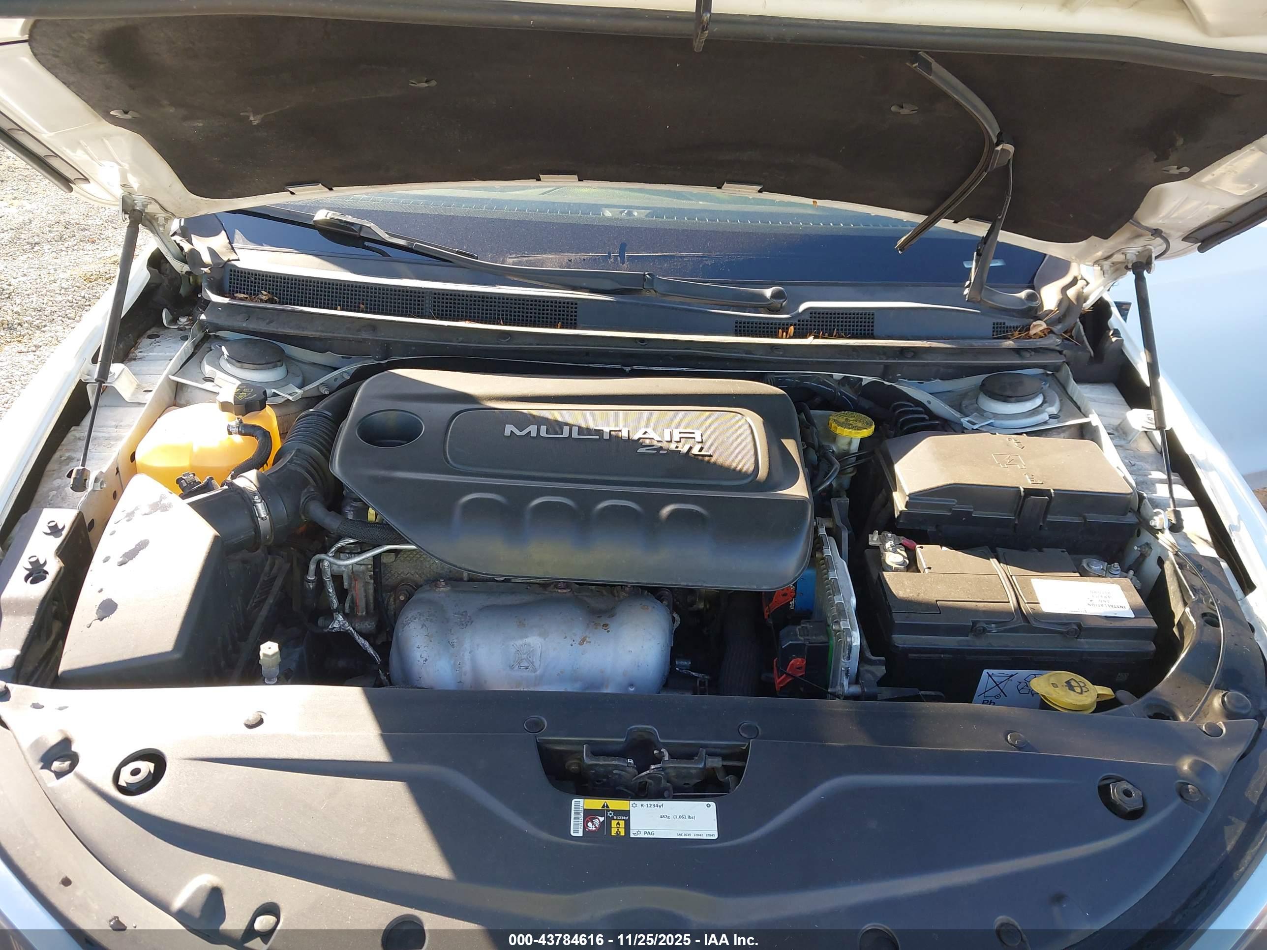 CHRYSLER 200 image 10