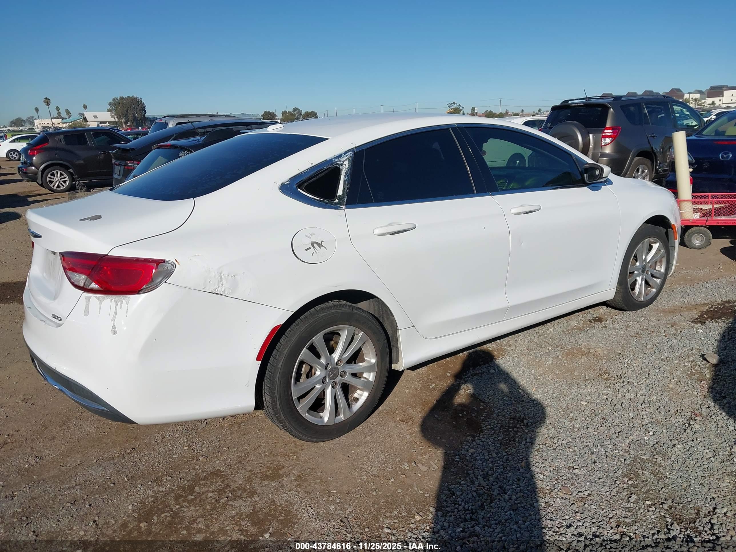 CHRYSLER 200 image 4