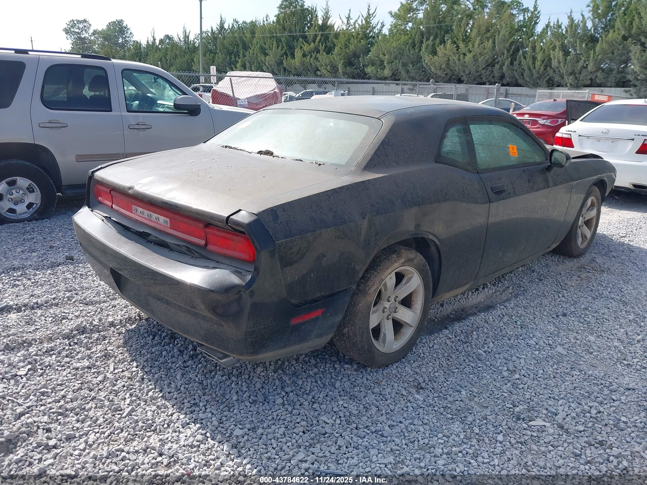DODGE CHALLENGER image 4
