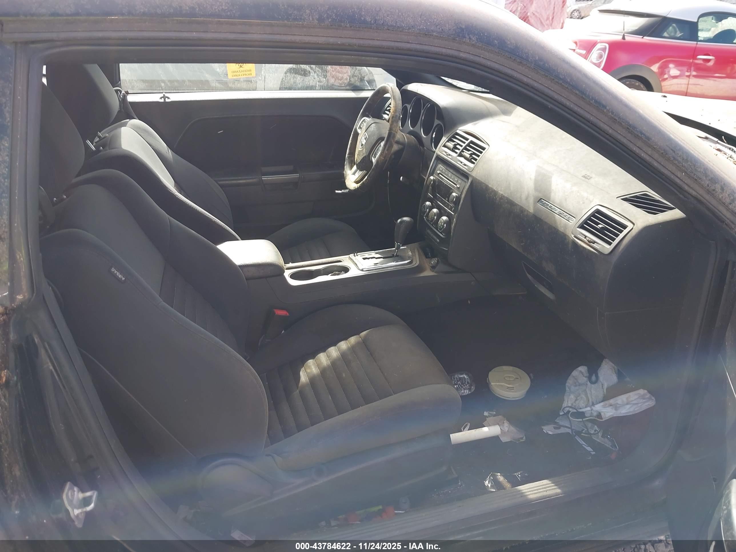DODGE CHALLENGER image 5