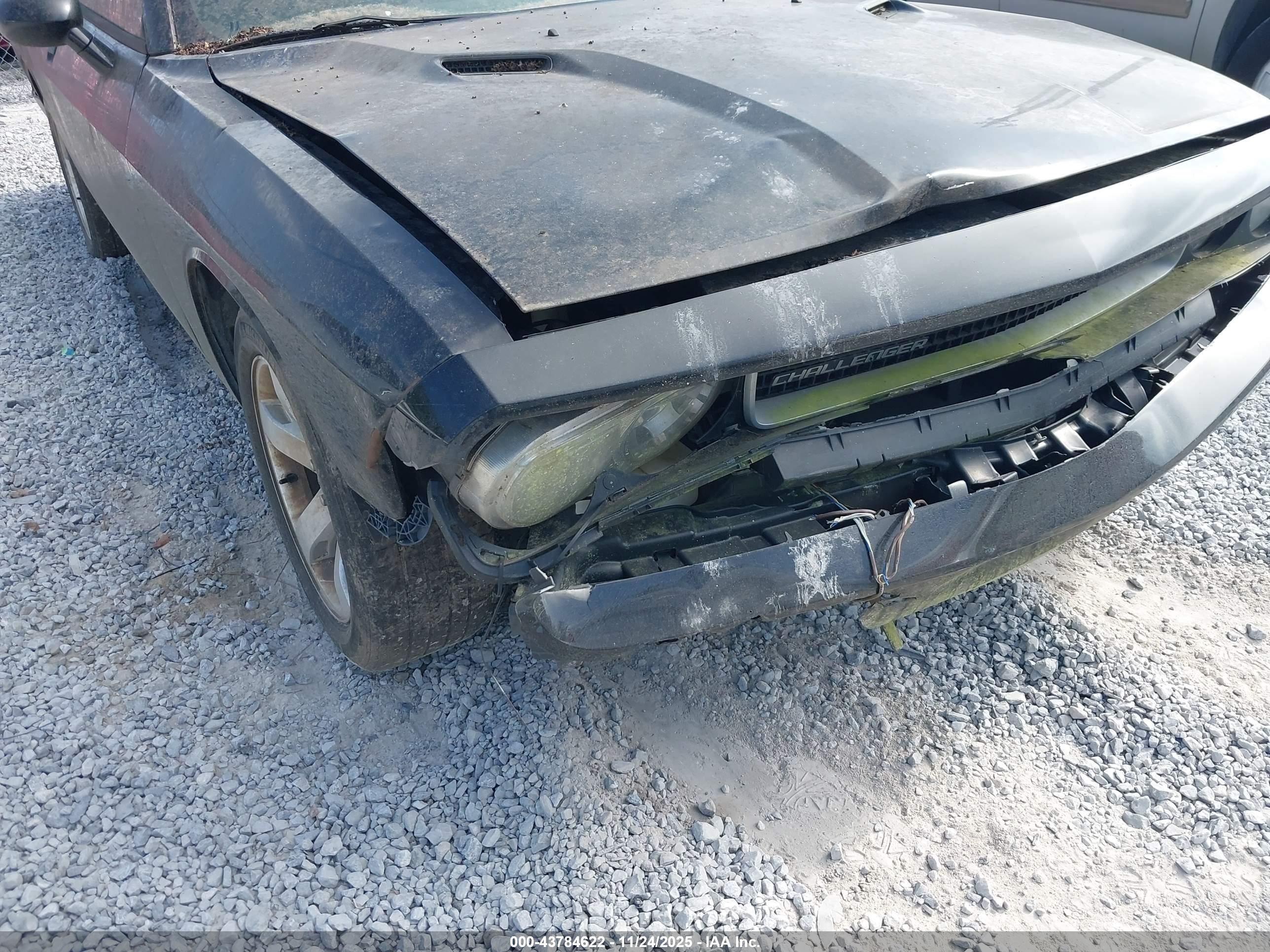 DODGE CHALLENGER image 6