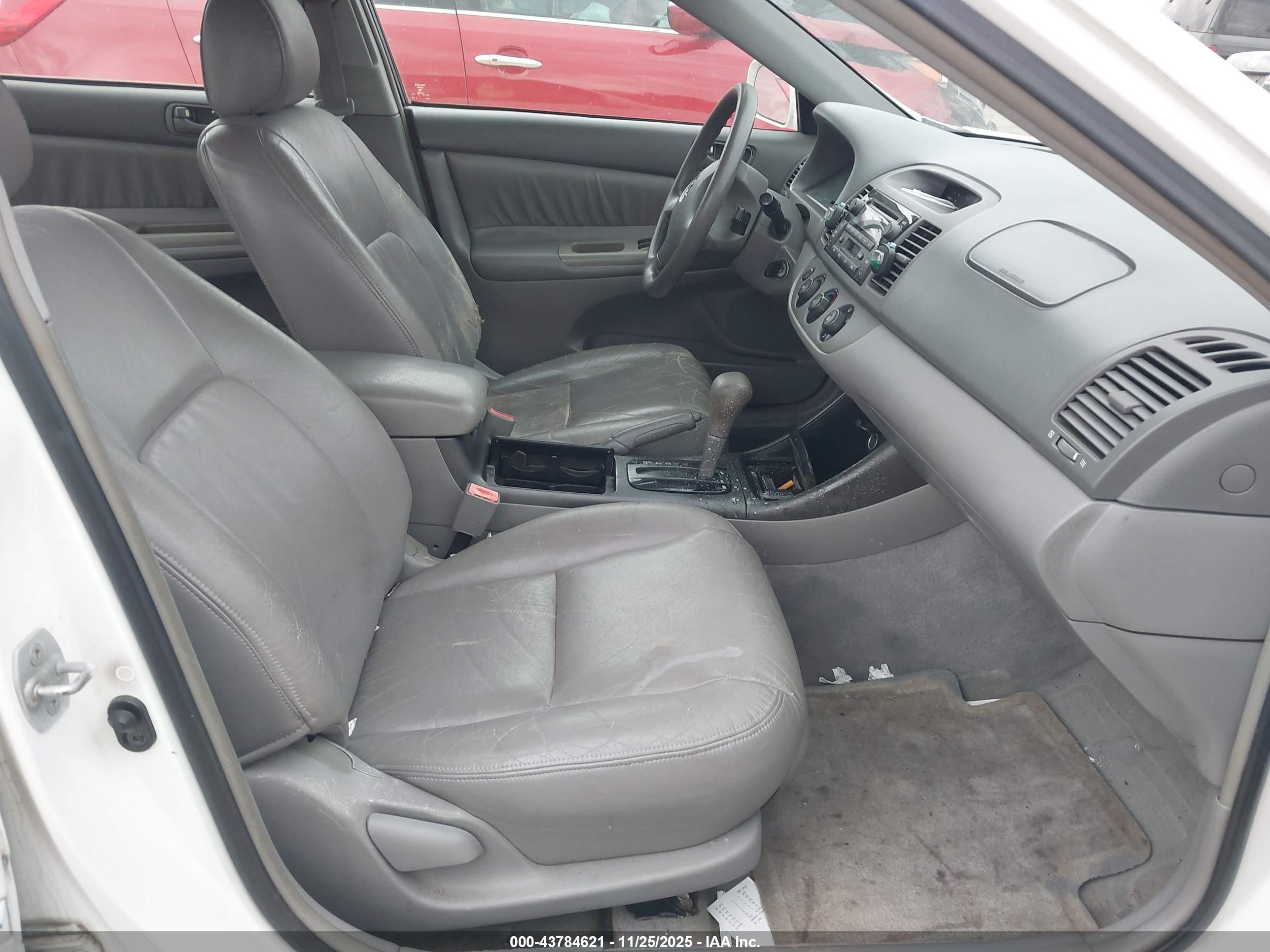 TOYOTA CAMRY image 5