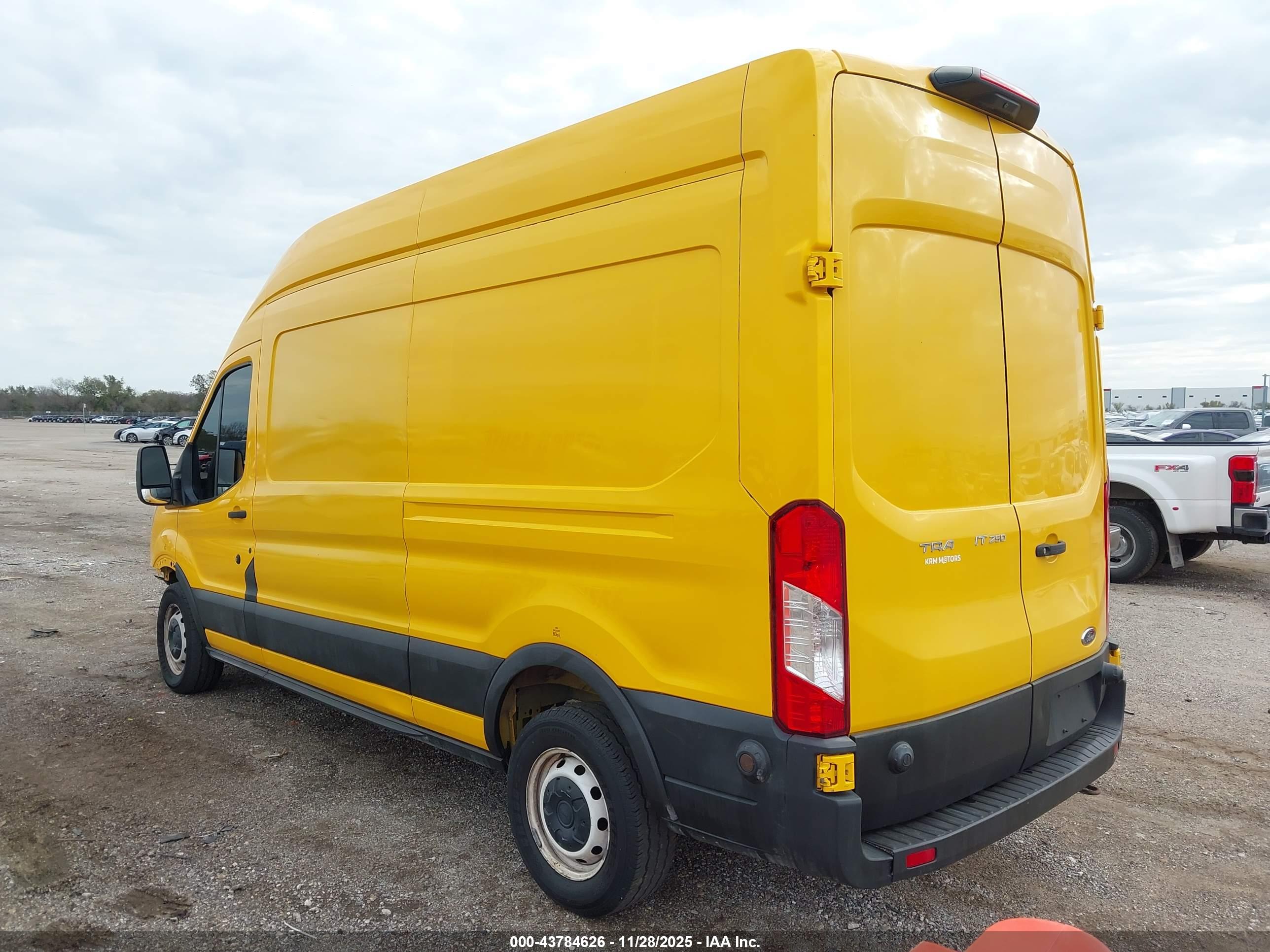 FORD TRANSIT-250 image 3