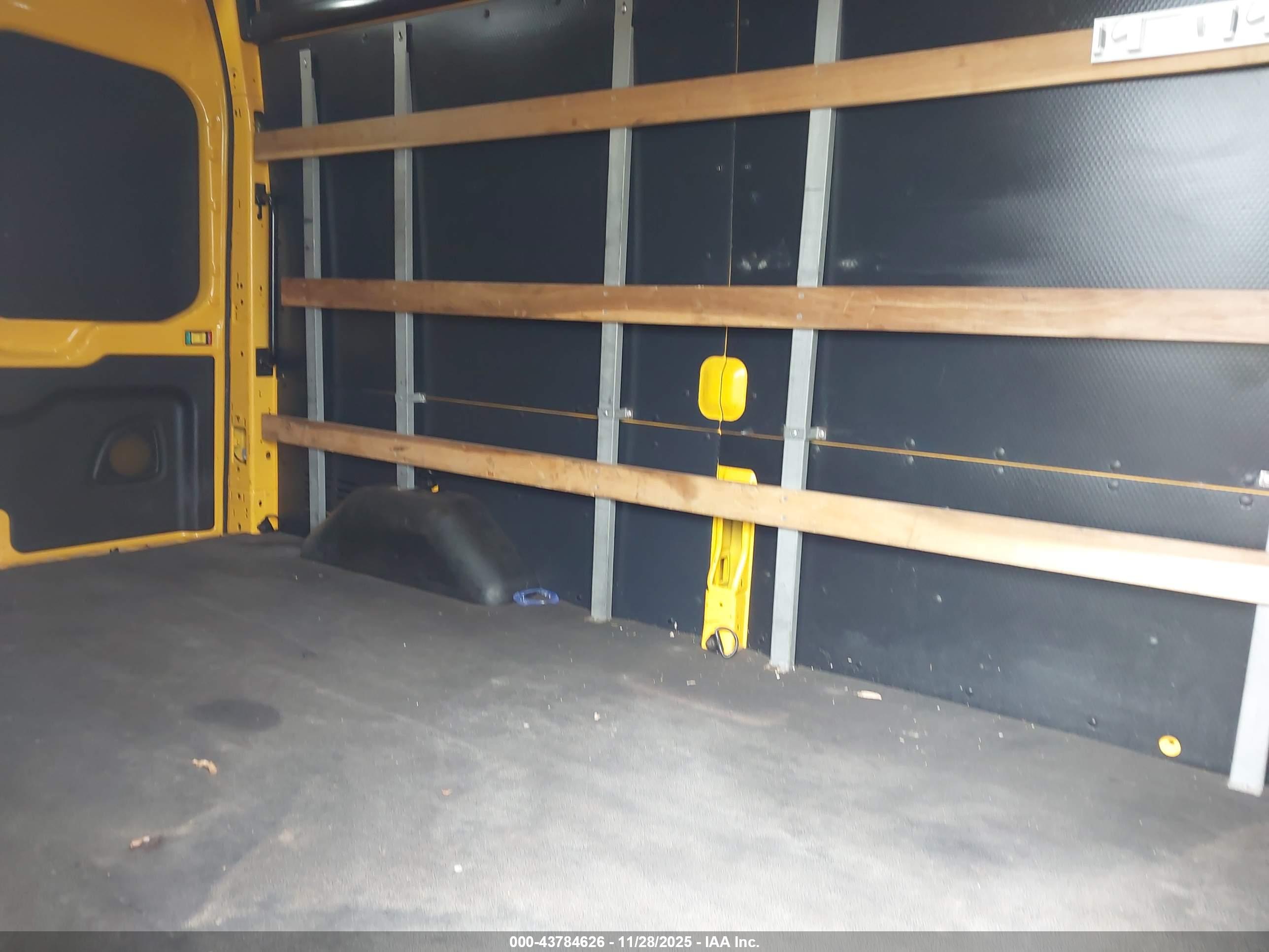 FORD TRANSIT-250 image 8
