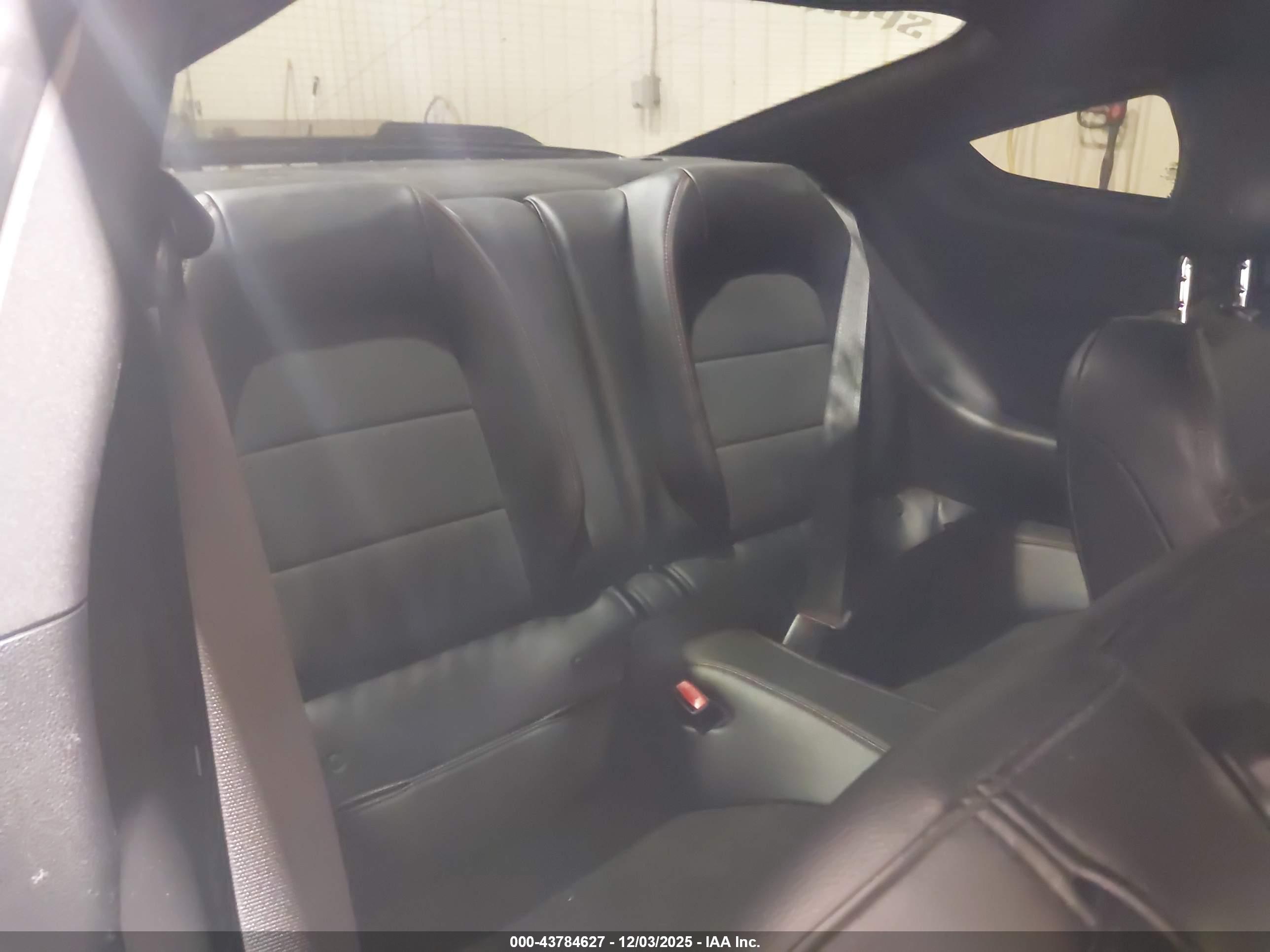 FORD MUSTANG image 8