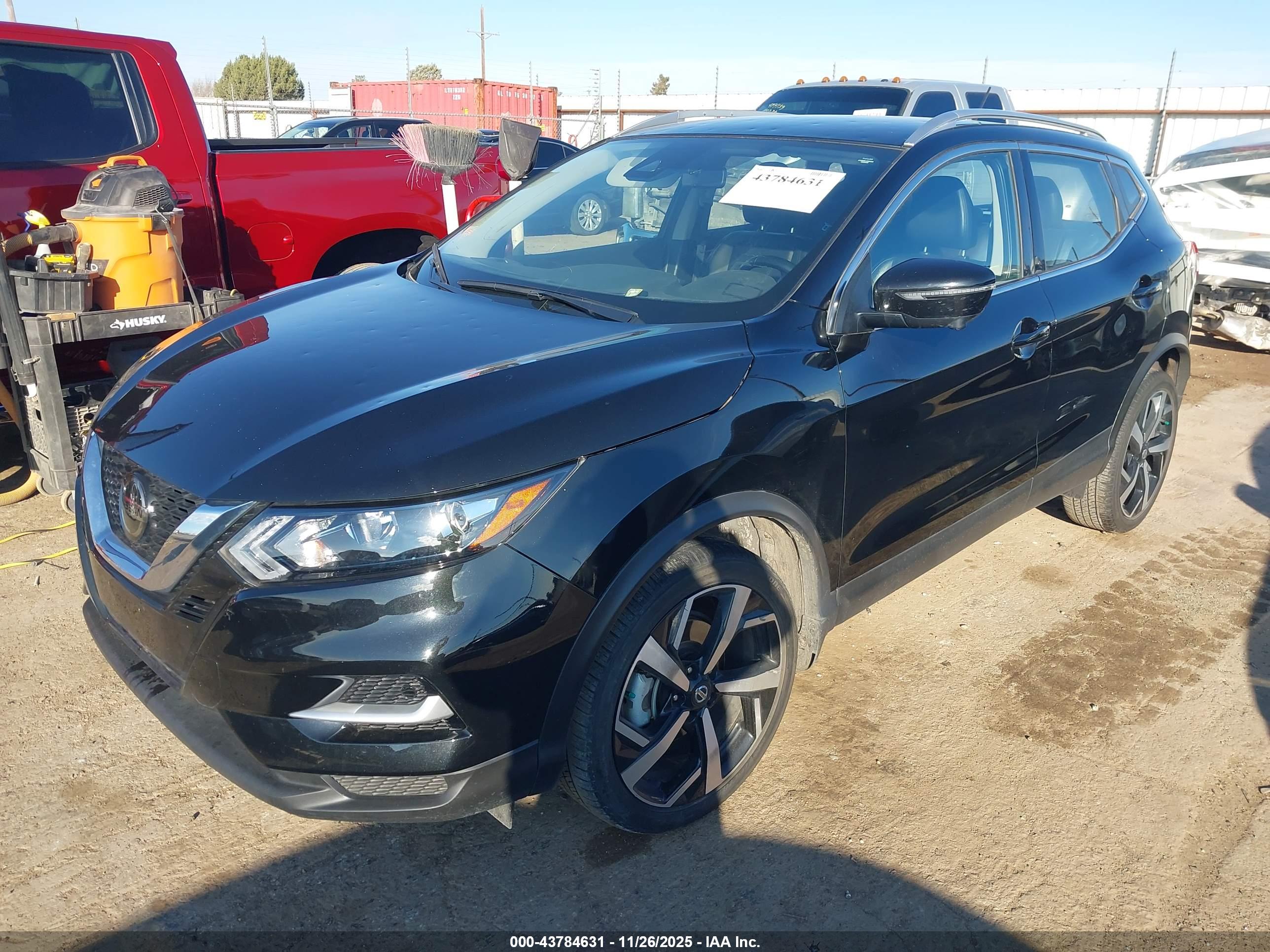 NISSAN ROGUE image 2