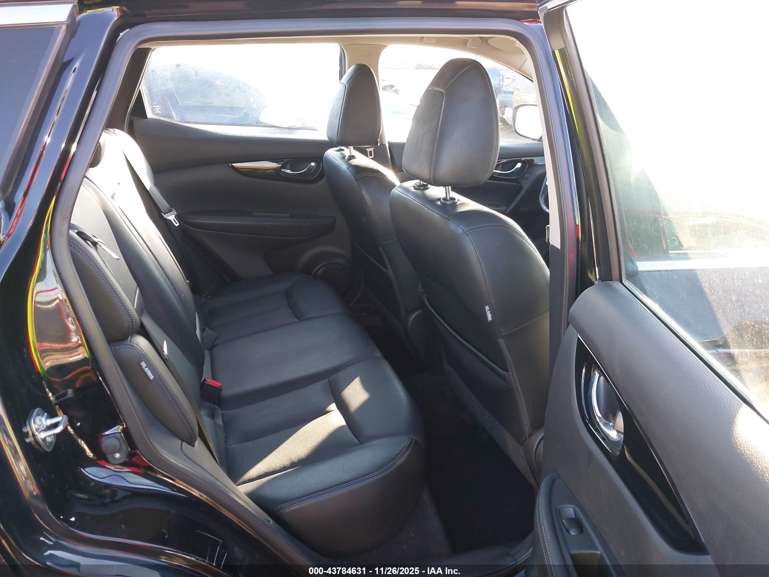 NISSAN ROGUE image 8