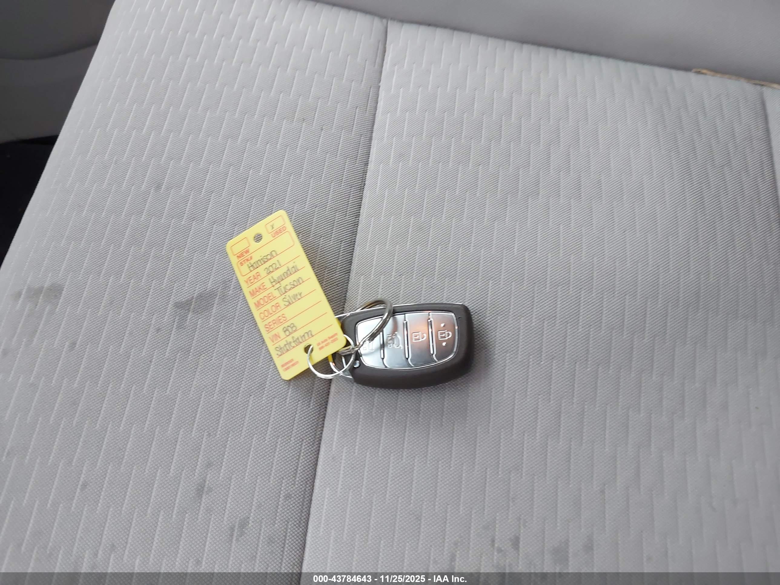 HYUNDAI TUCSON image 11