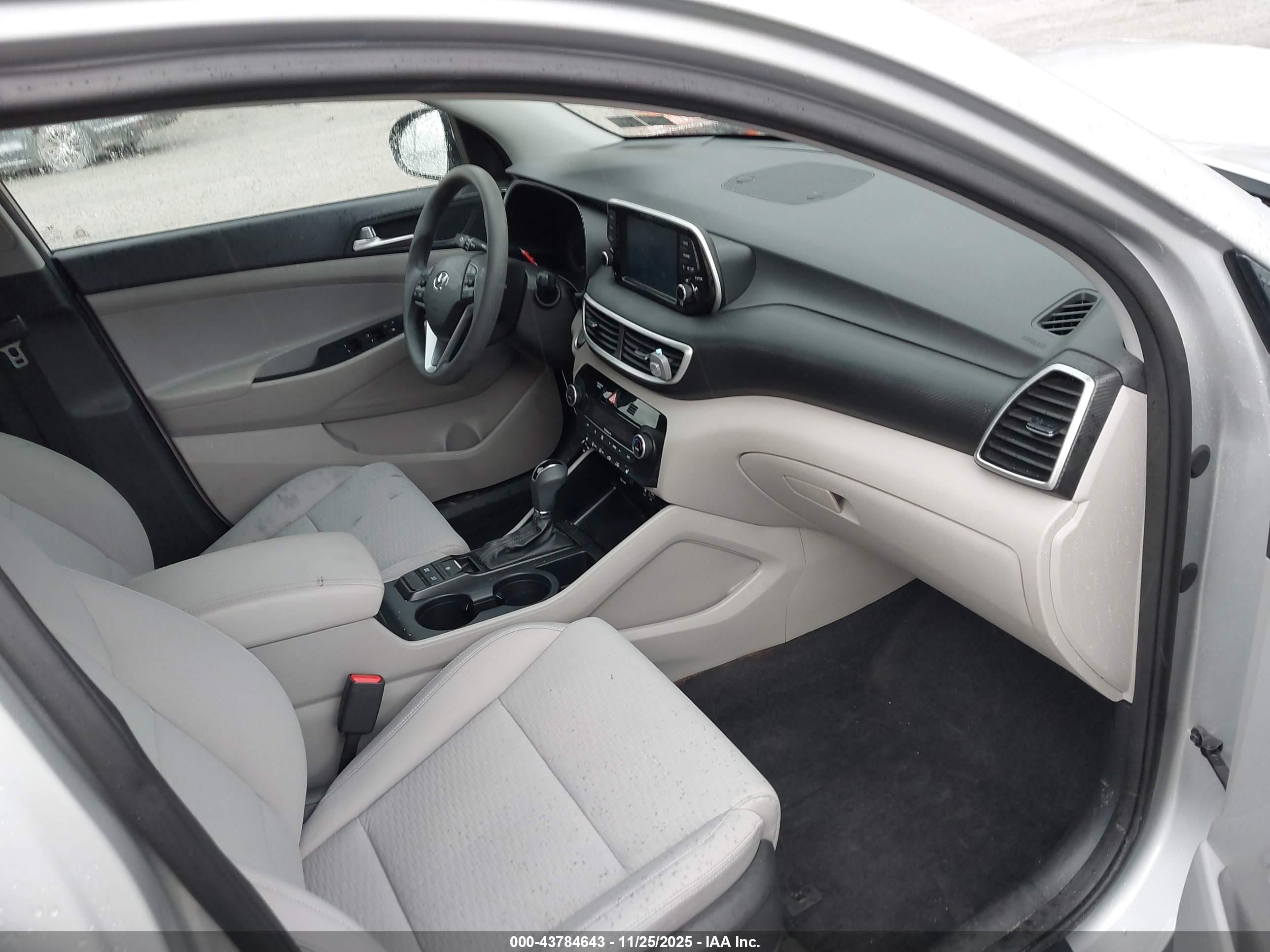 HYUNDAI TUCSON image 5