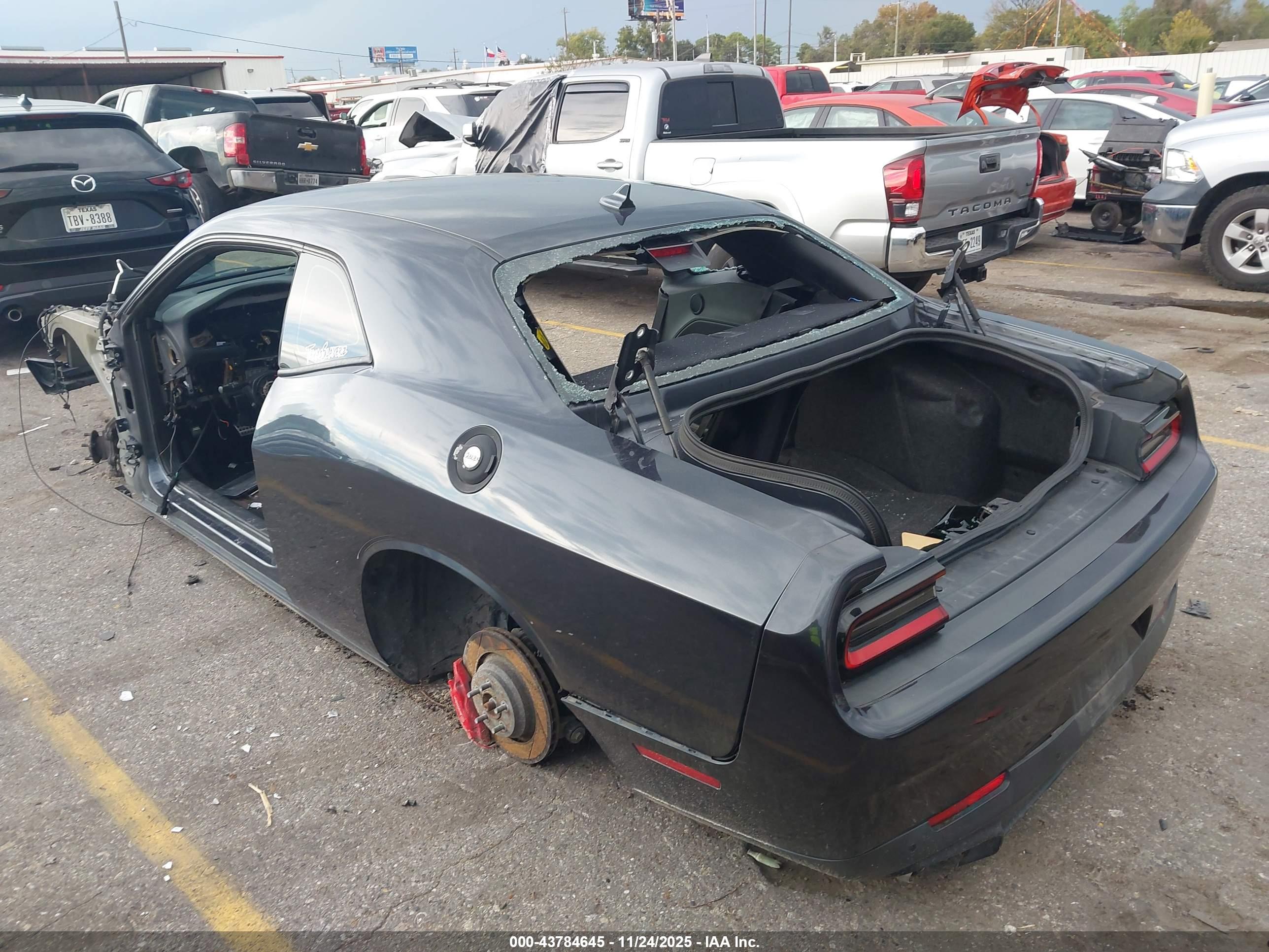 DODGE CHALLENGER image 3