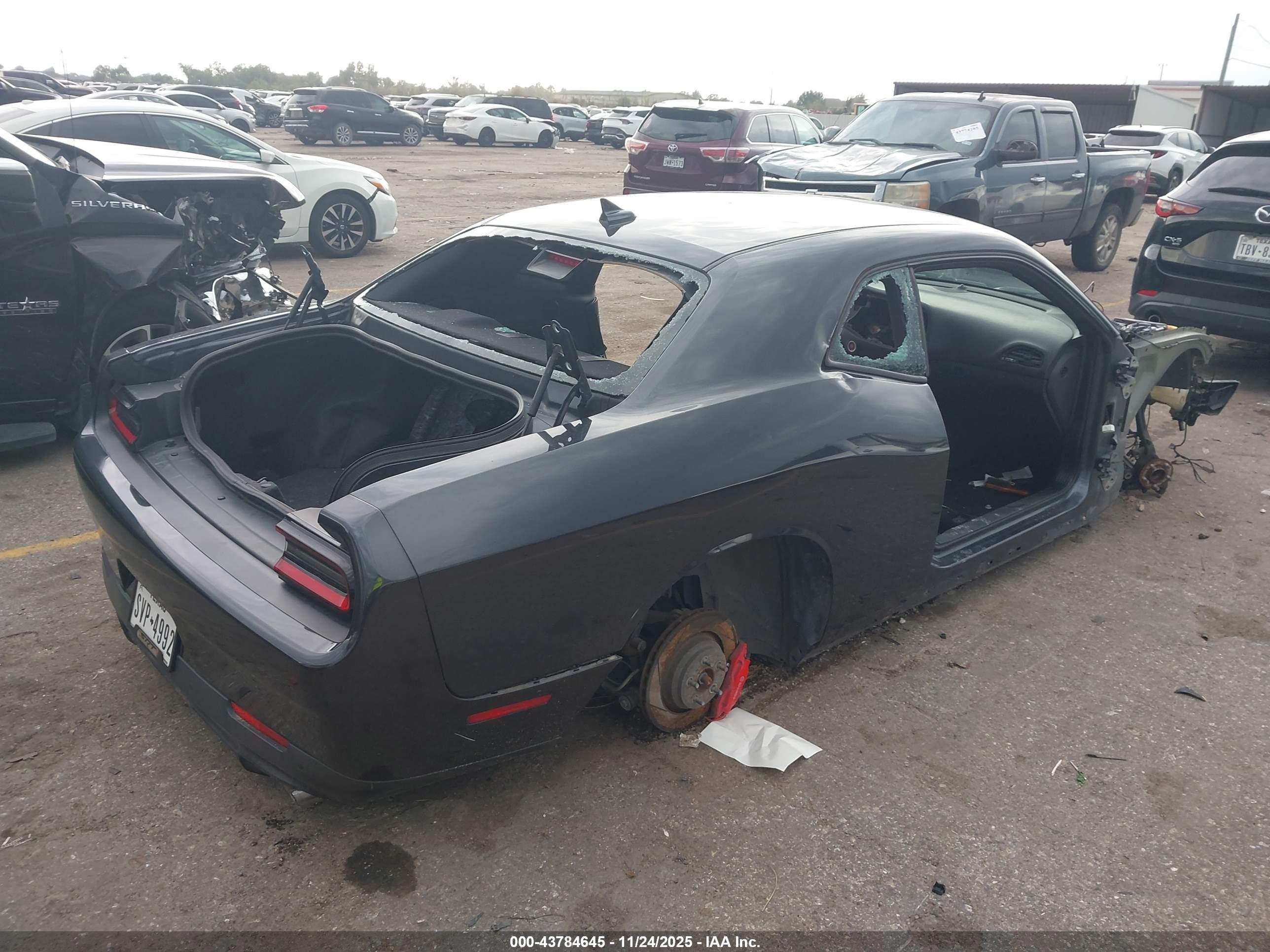 DODGE CHALLENGER image 4