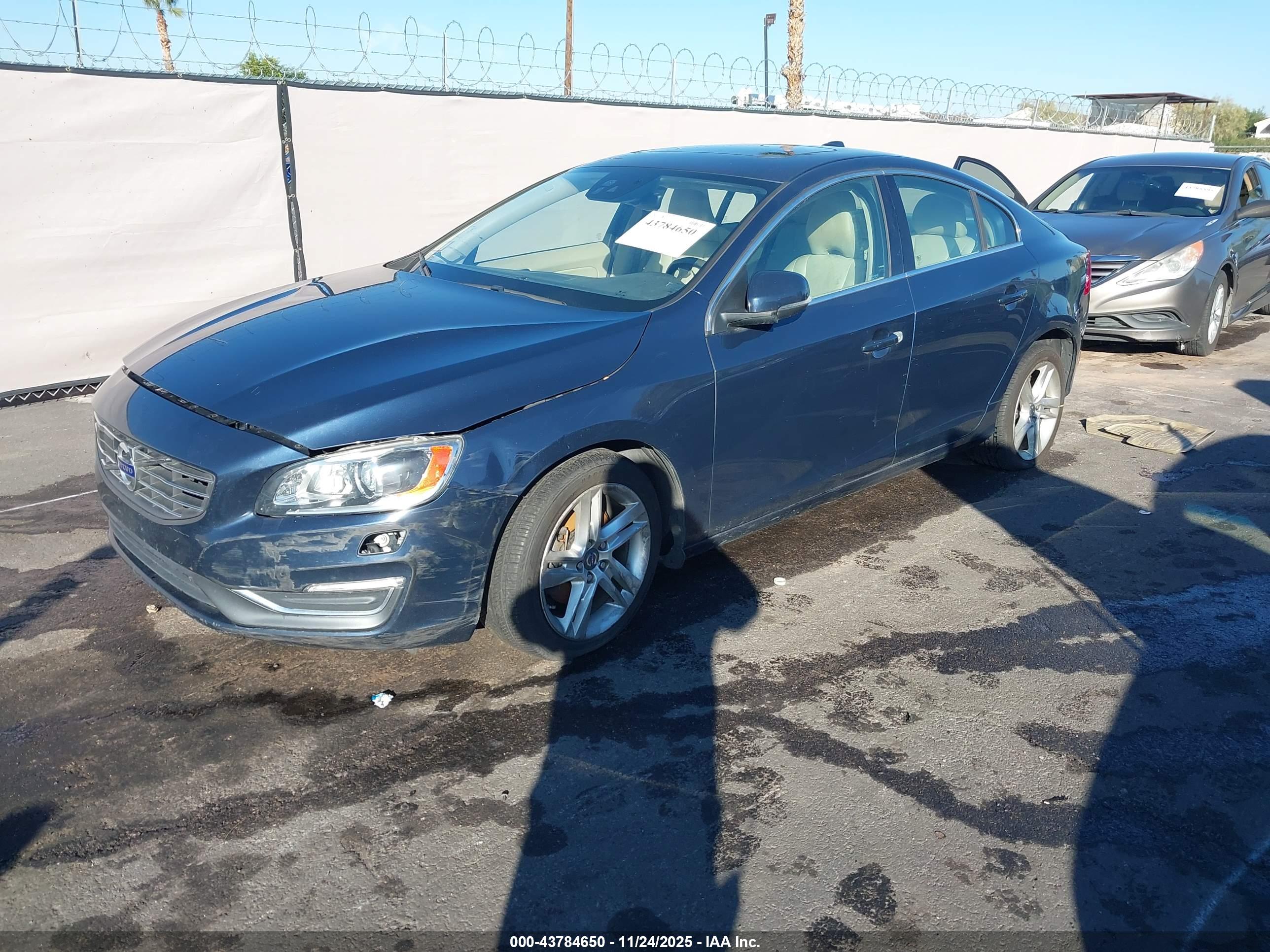 VOLVO S60 image 2