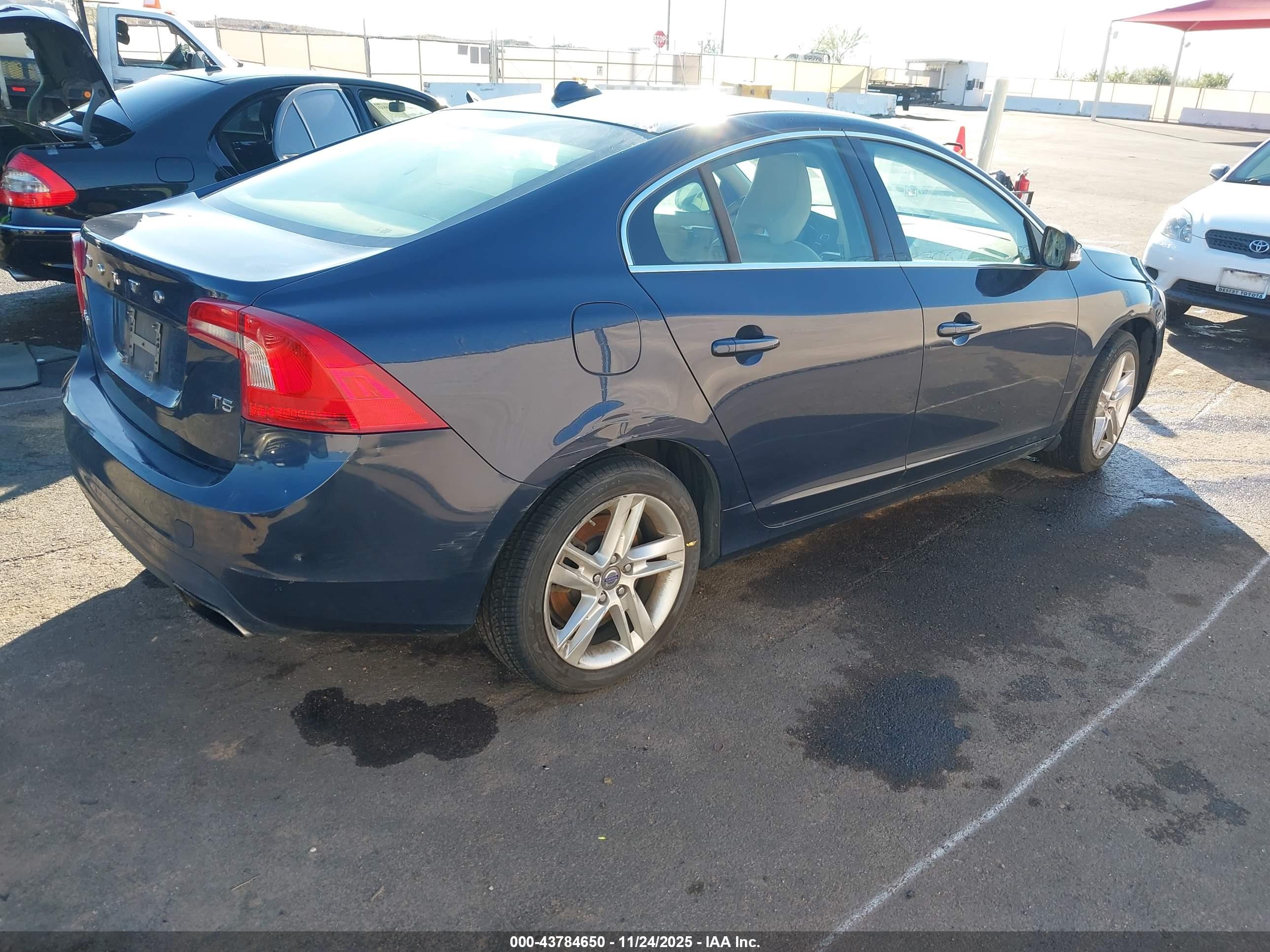 VOLVO S60 image 4