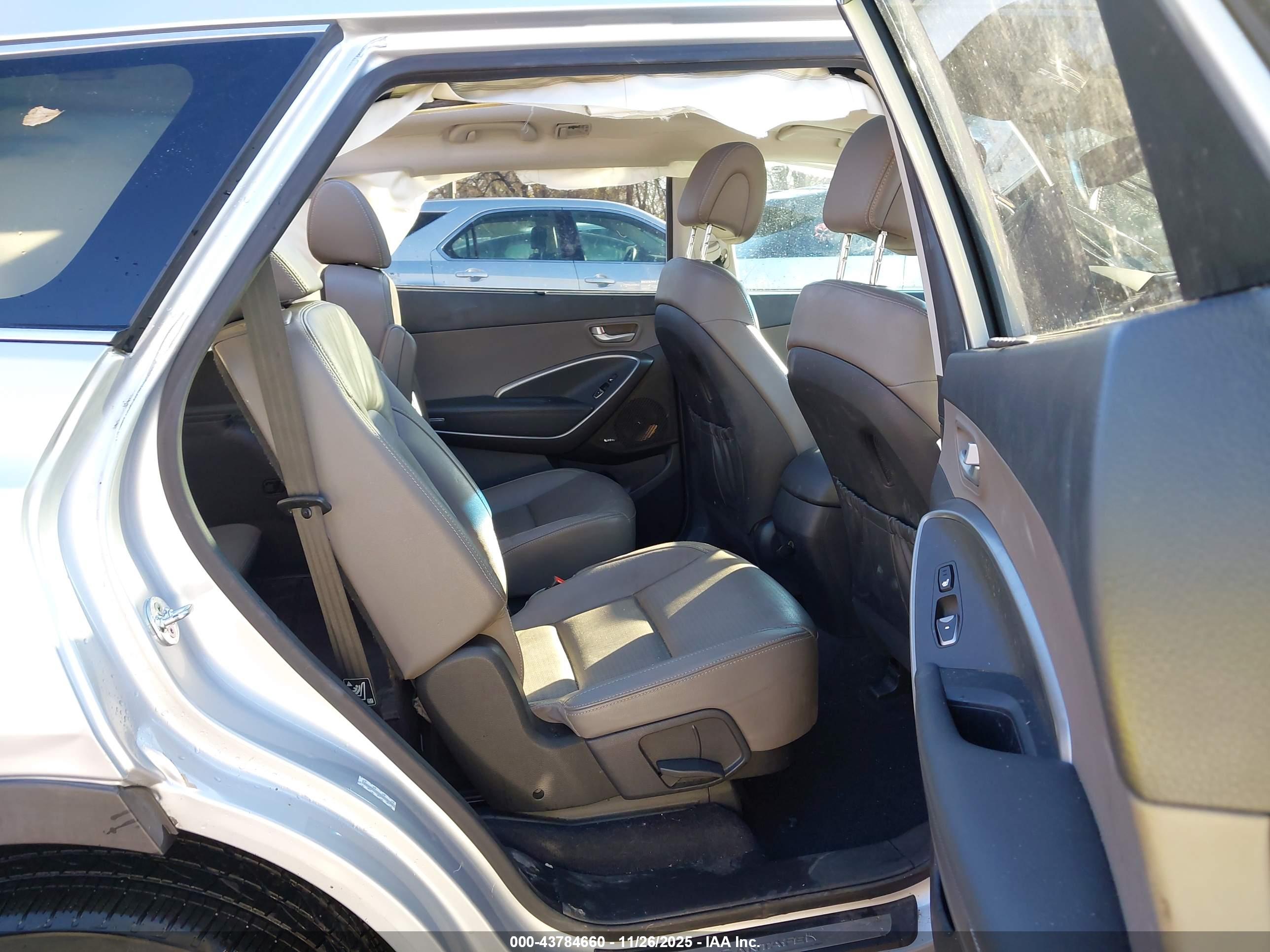 HYUNDAI SANTA image 8