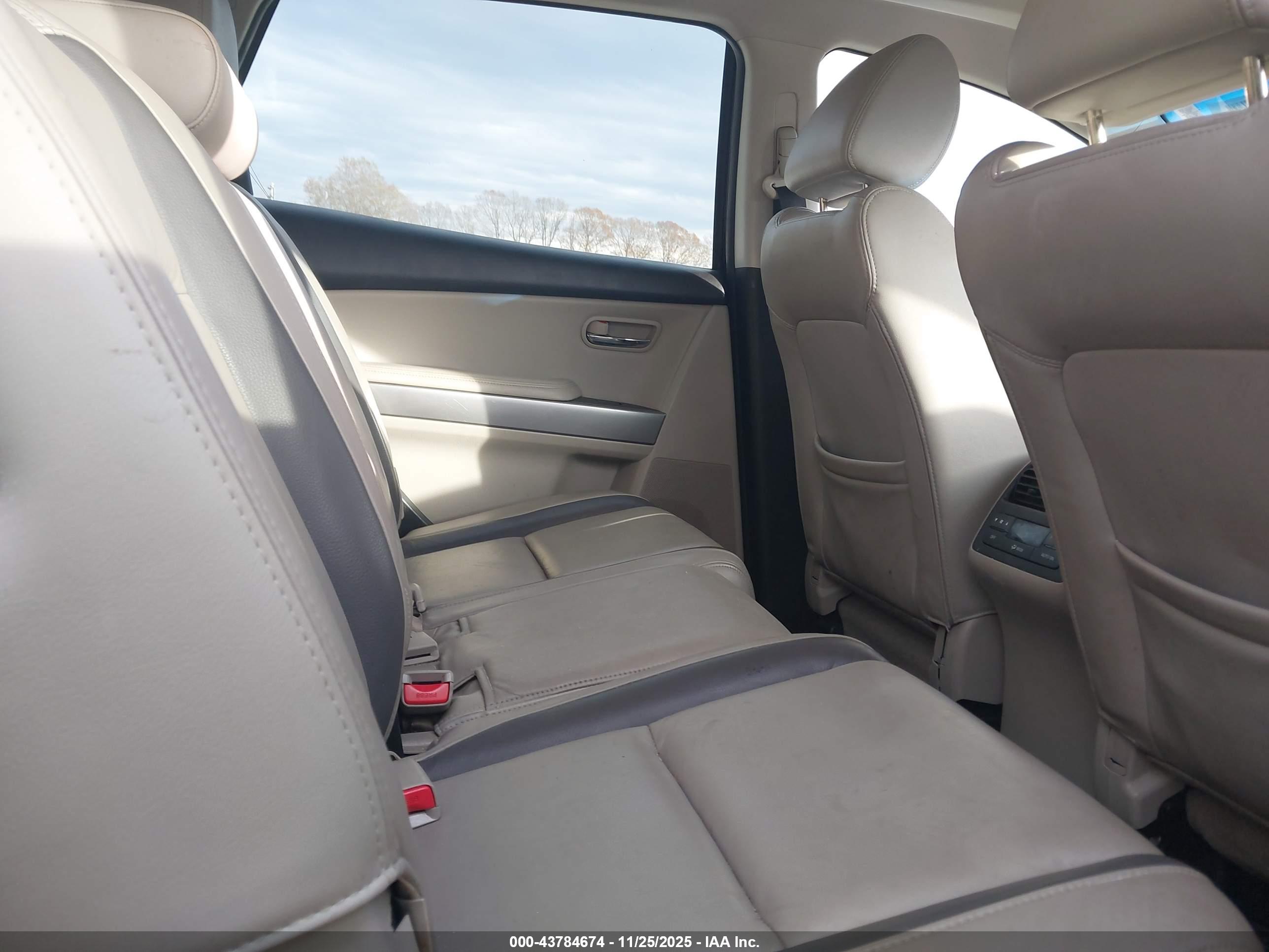 MAZDA CX-9 image 8