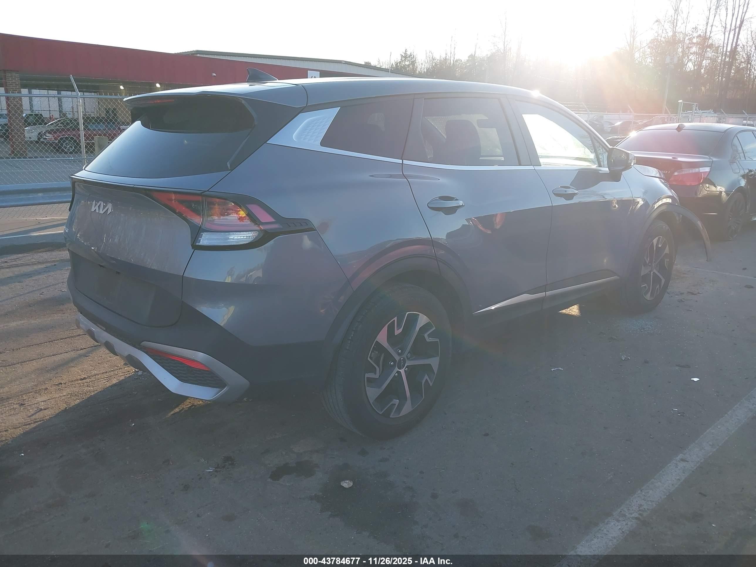 KIA SPORTAGE image 4