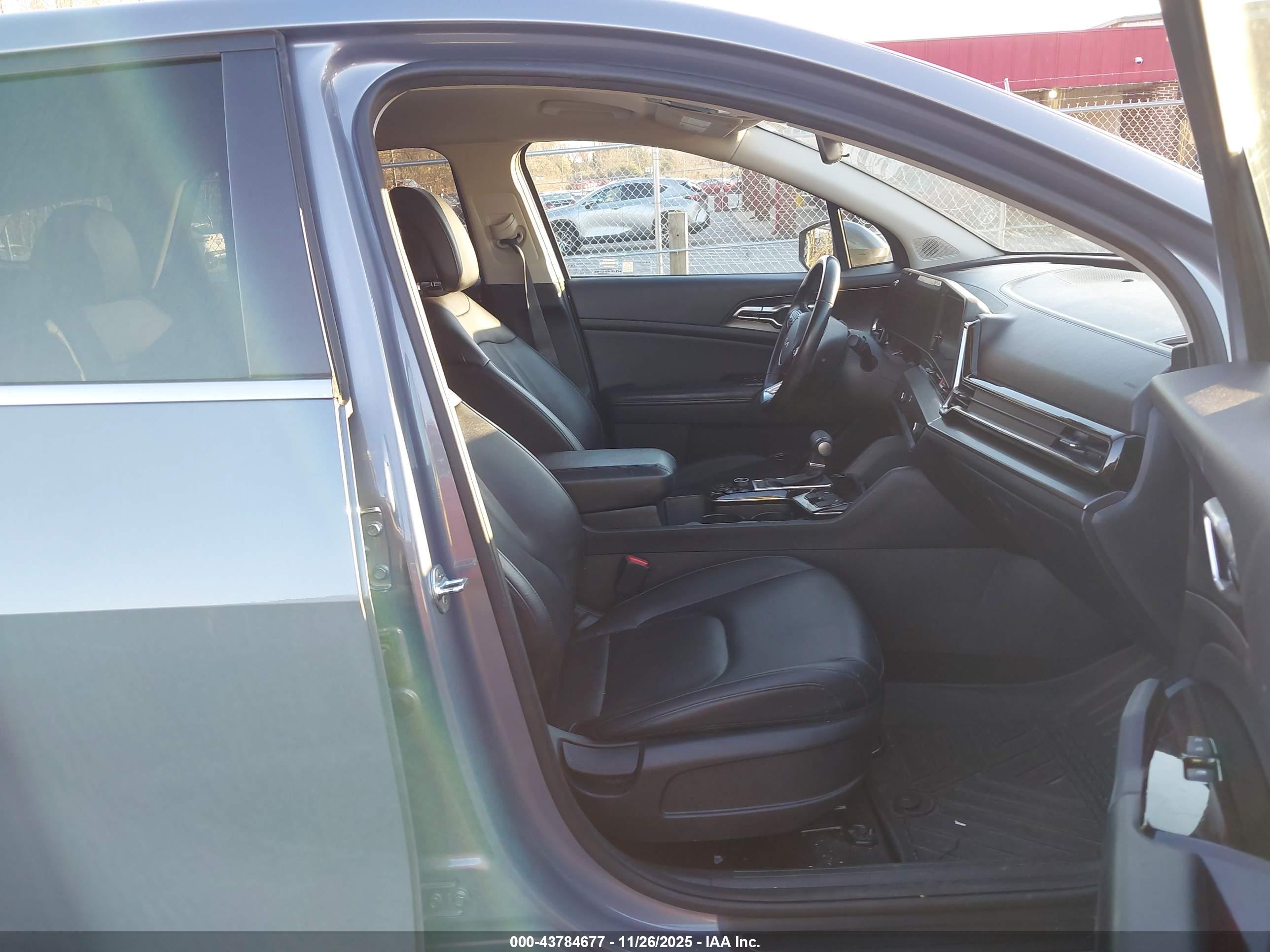 KIA SPORTAGE image 5