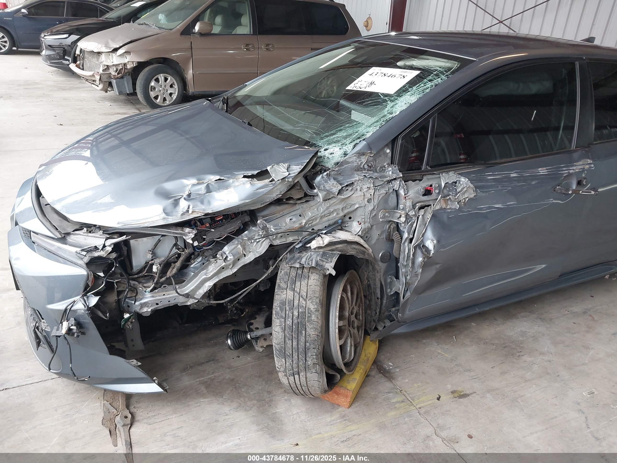 TOYOTA COROLLA image 6