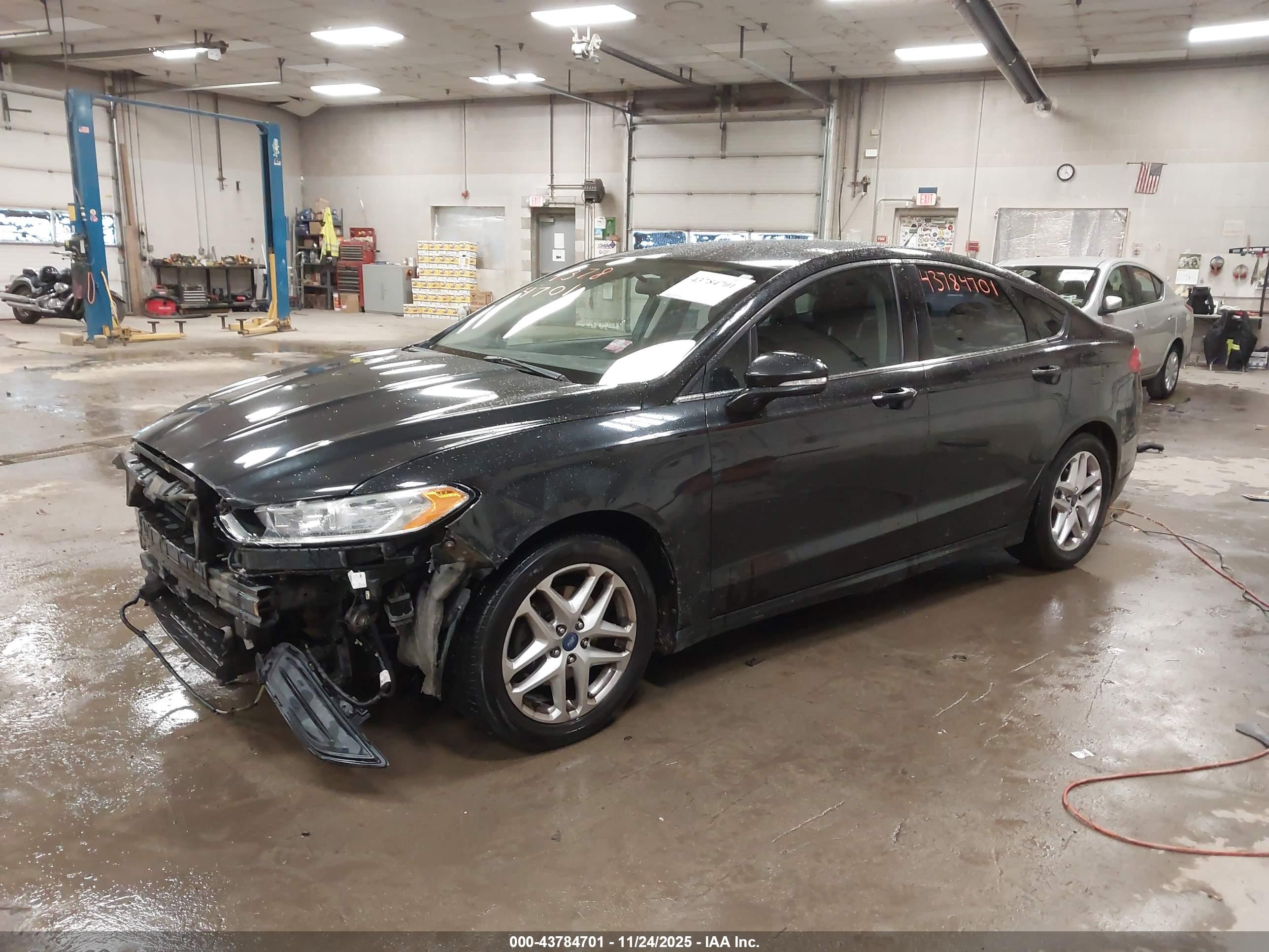 FORD FUSION image 2