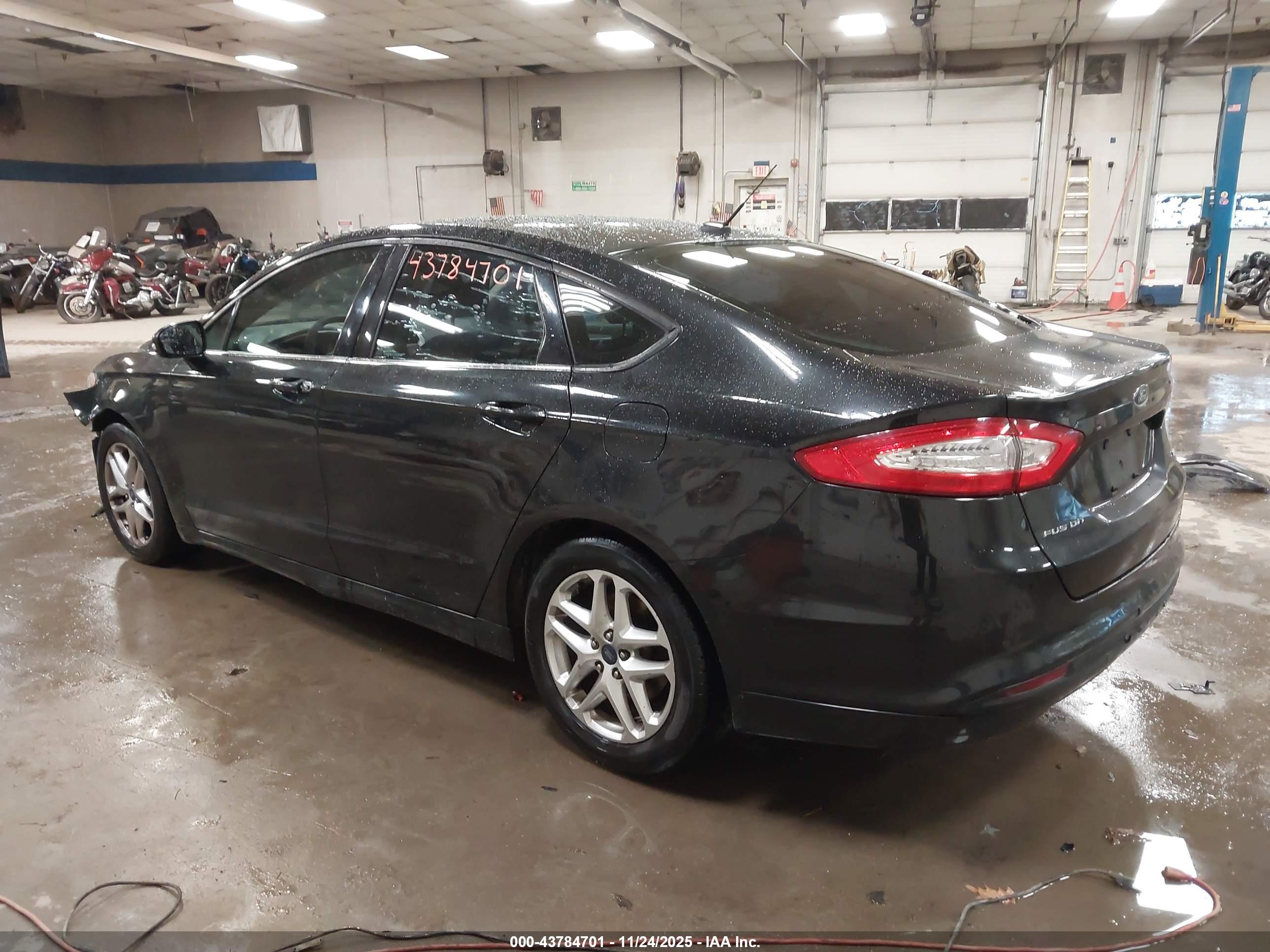 FORD FUSION image 3