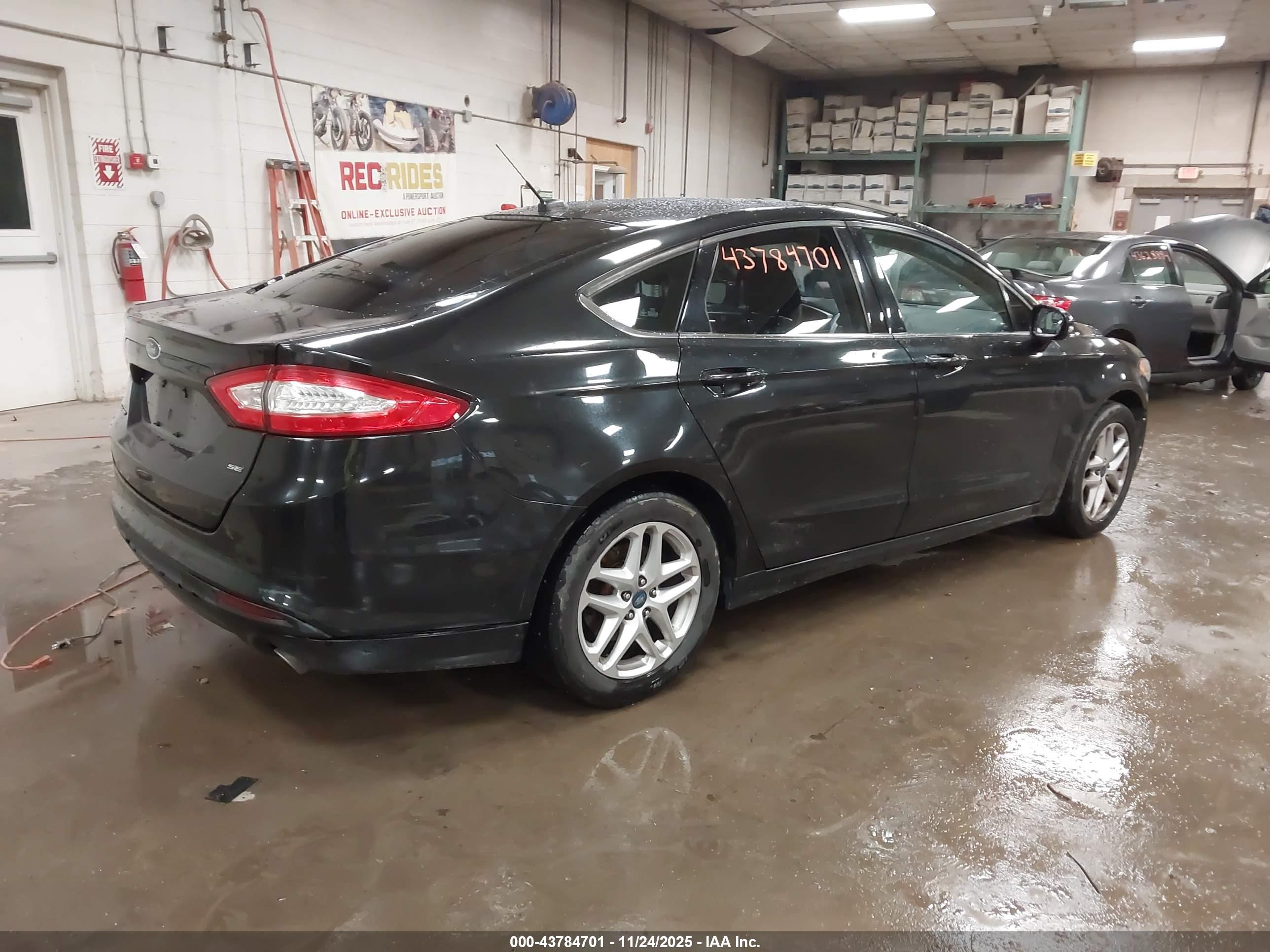 FORD FUSION image 4