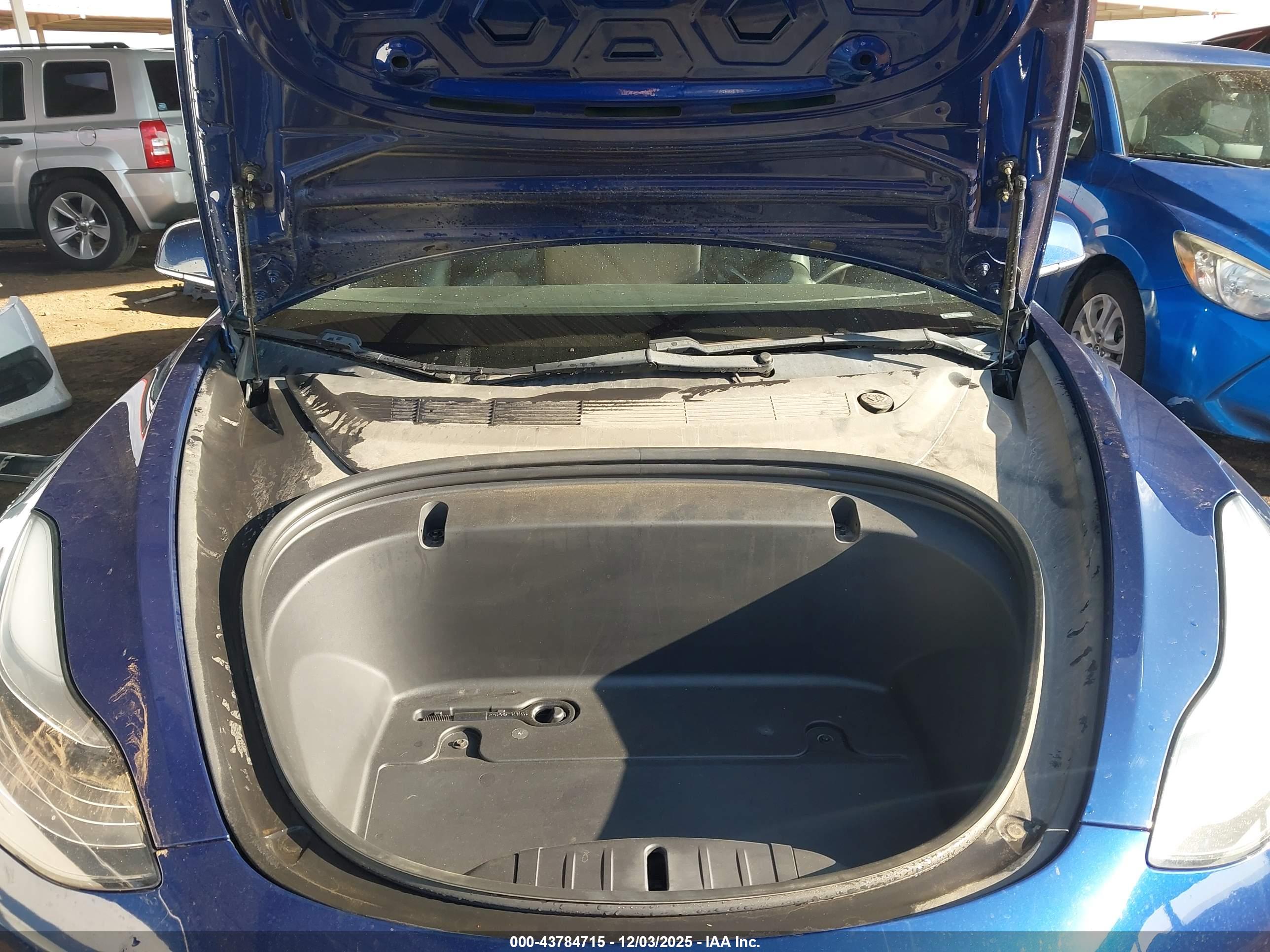 TESLA MODEL image 10