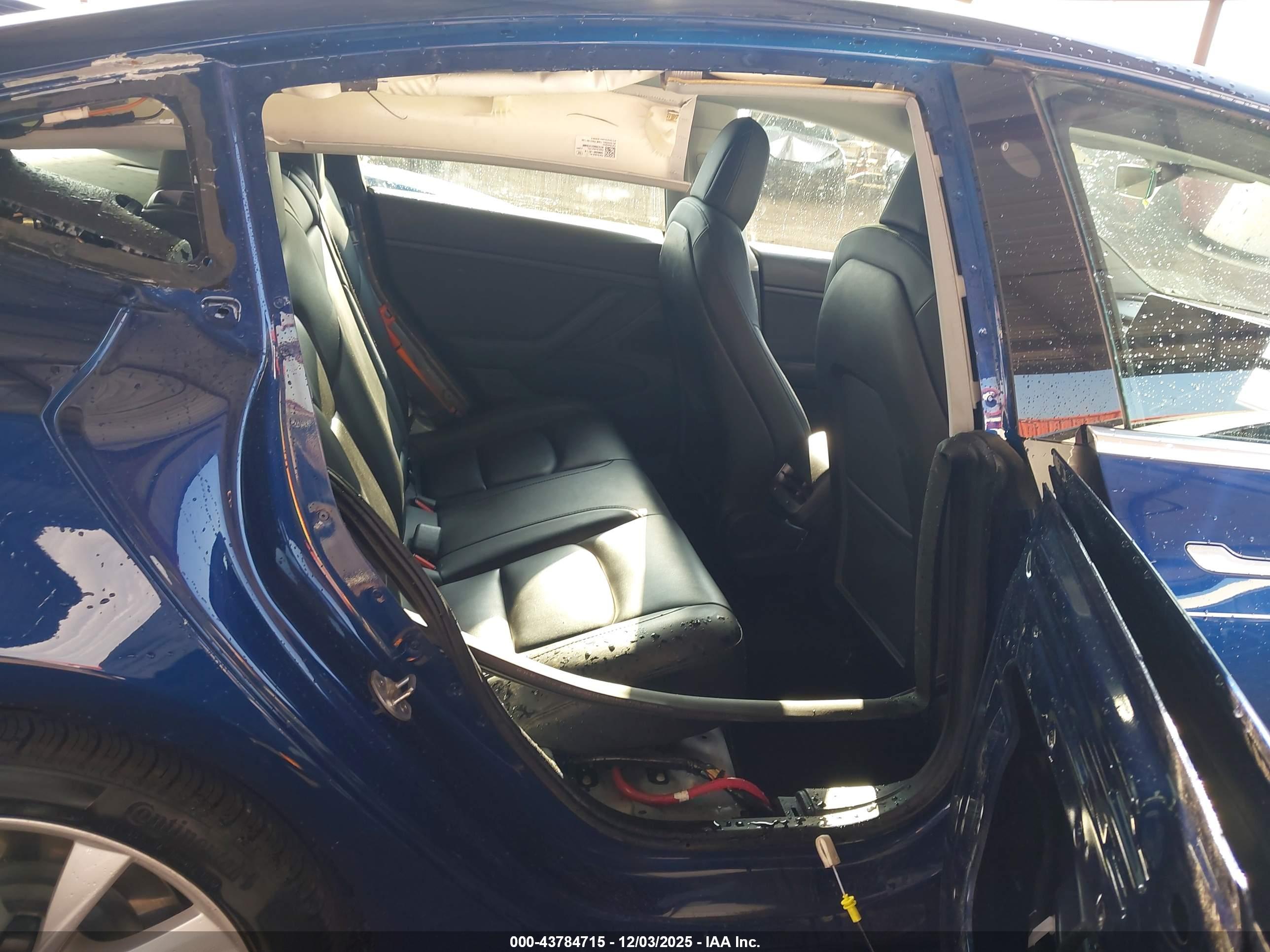 TESLA MODEL image 8