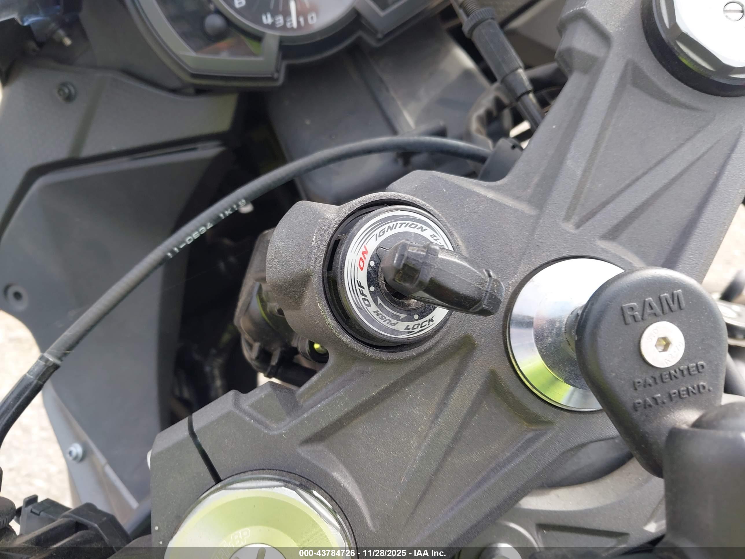 KAWASAKI ZX636 image 11