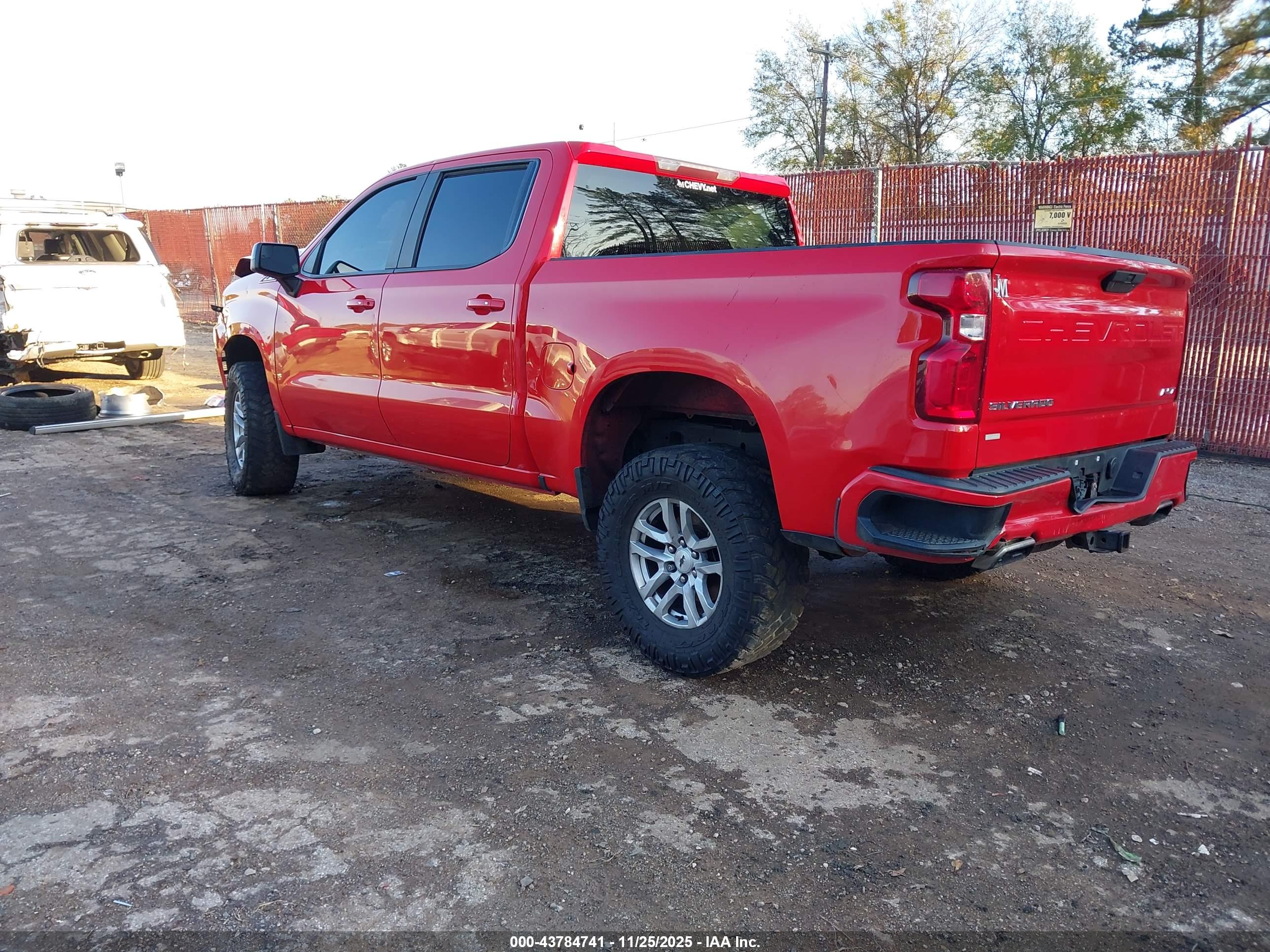 CHEVROLET SILVERADO image 3
