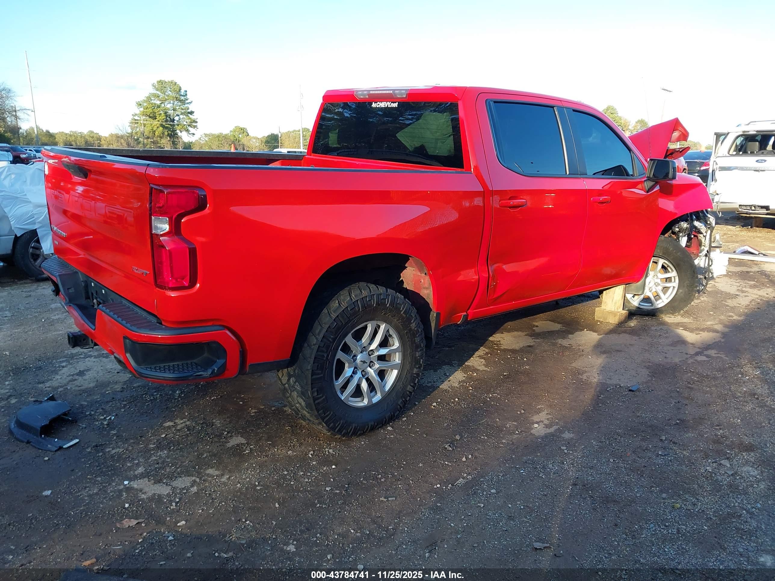 CHEVROLET SILVERADO image 4