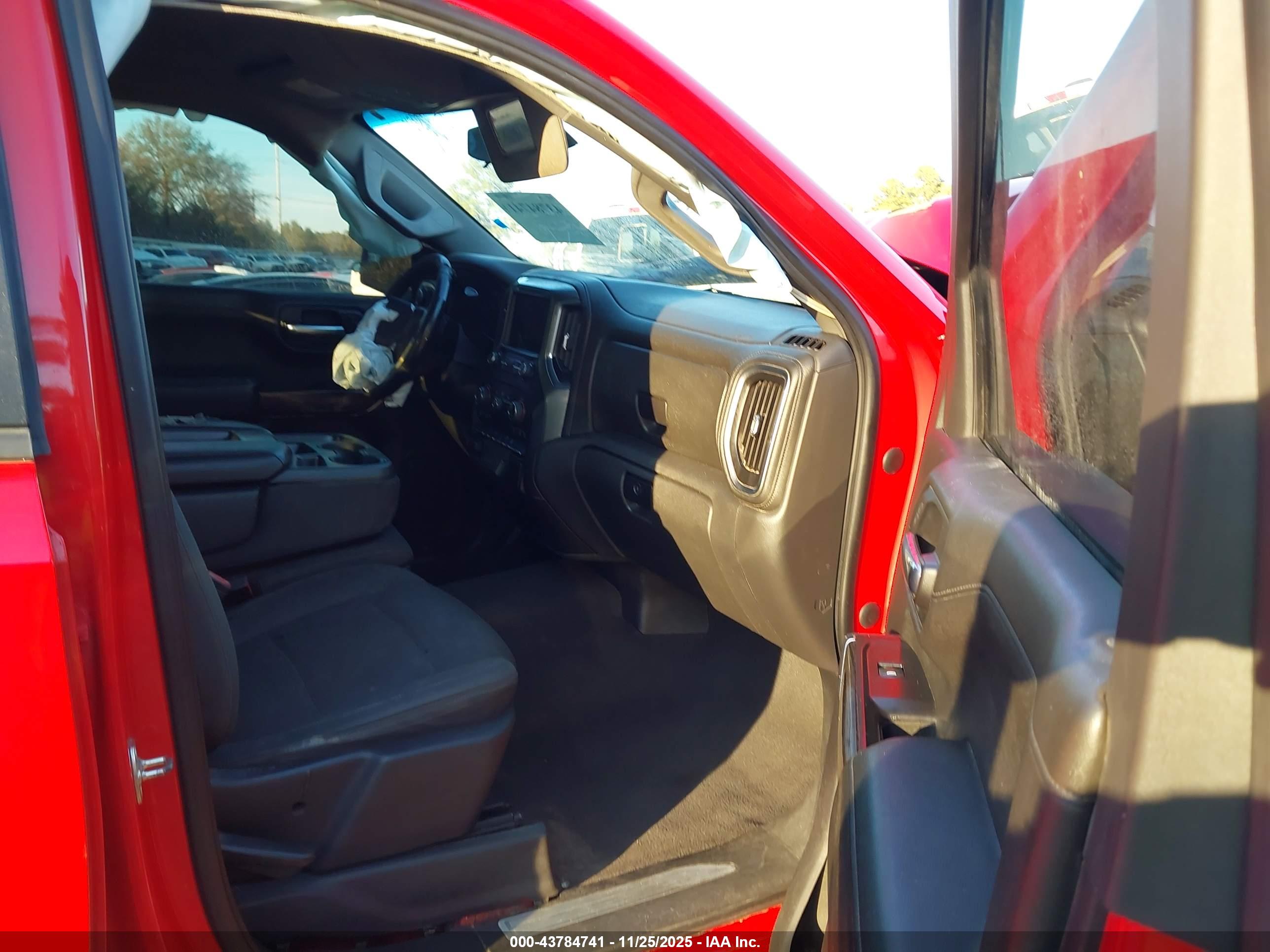 CHEVROLET SILVERADO image 5