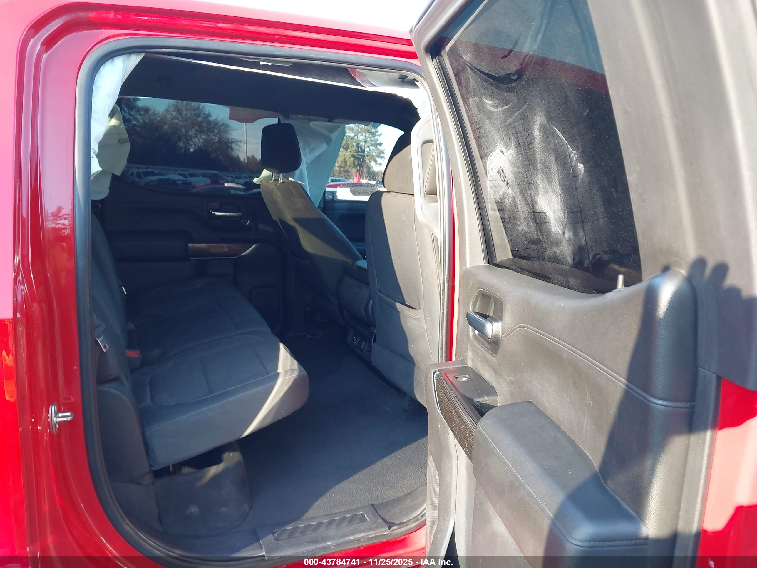 CHEVROLET SILVERADO image 8