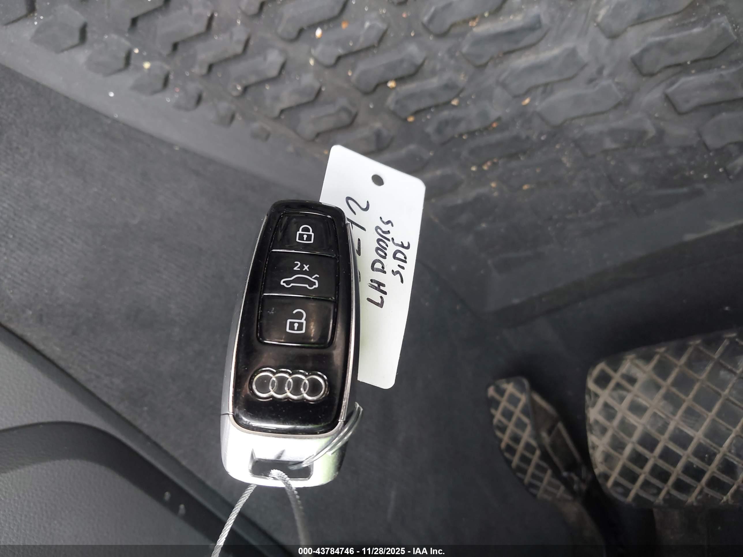 AUDI Q8 image 11