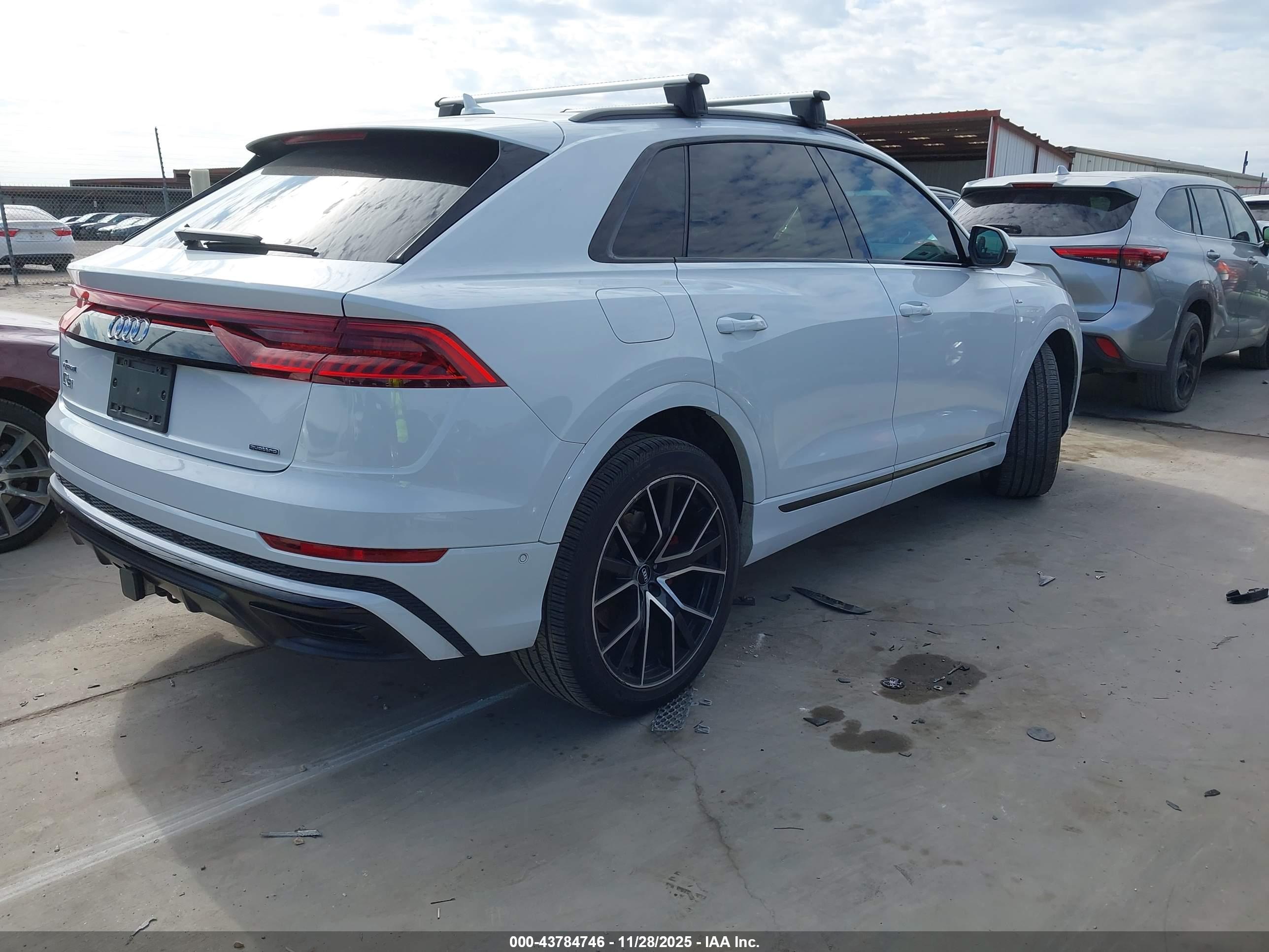 AUDI Q8 image 4