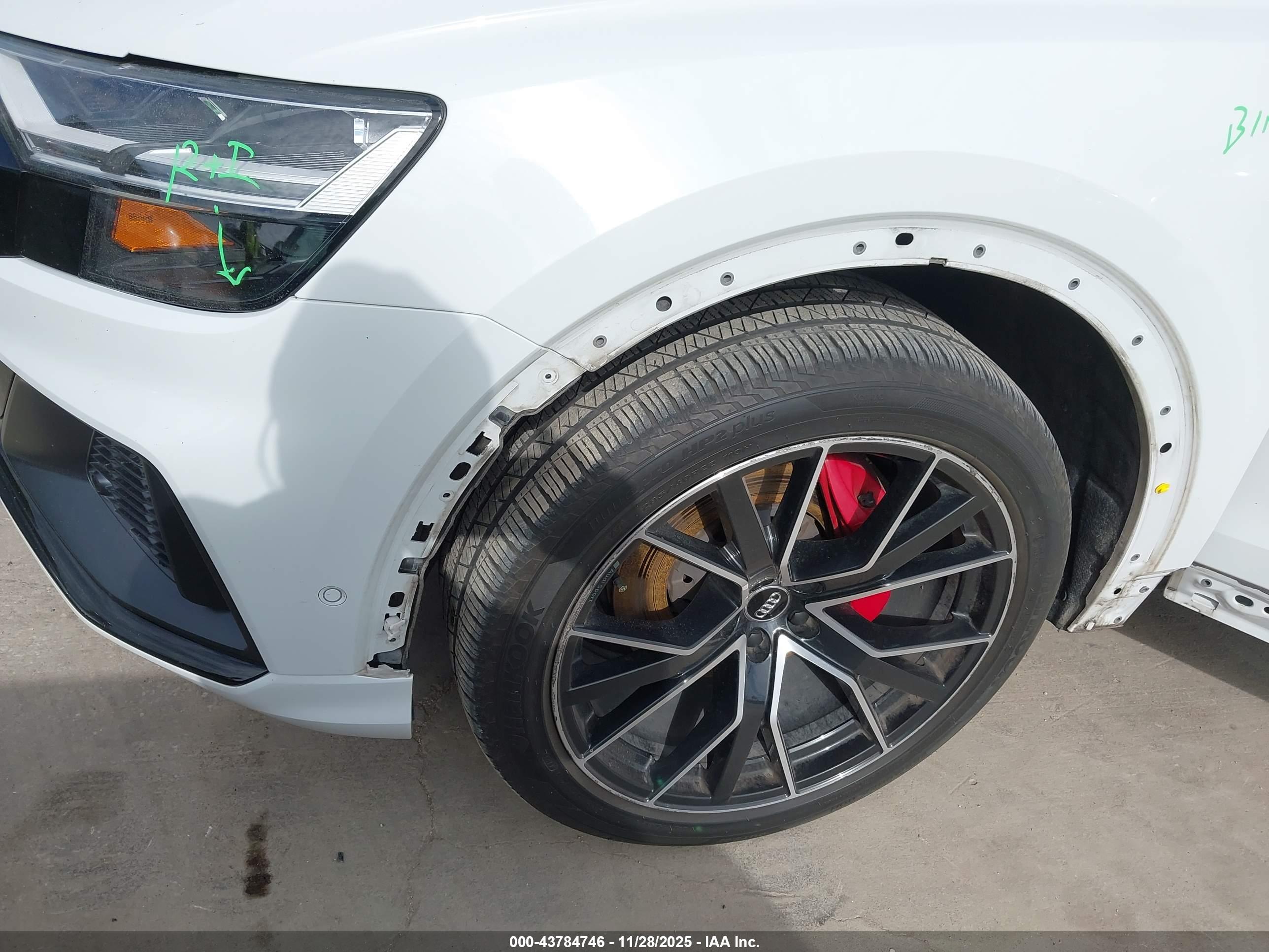 AUDI Q8 image 6