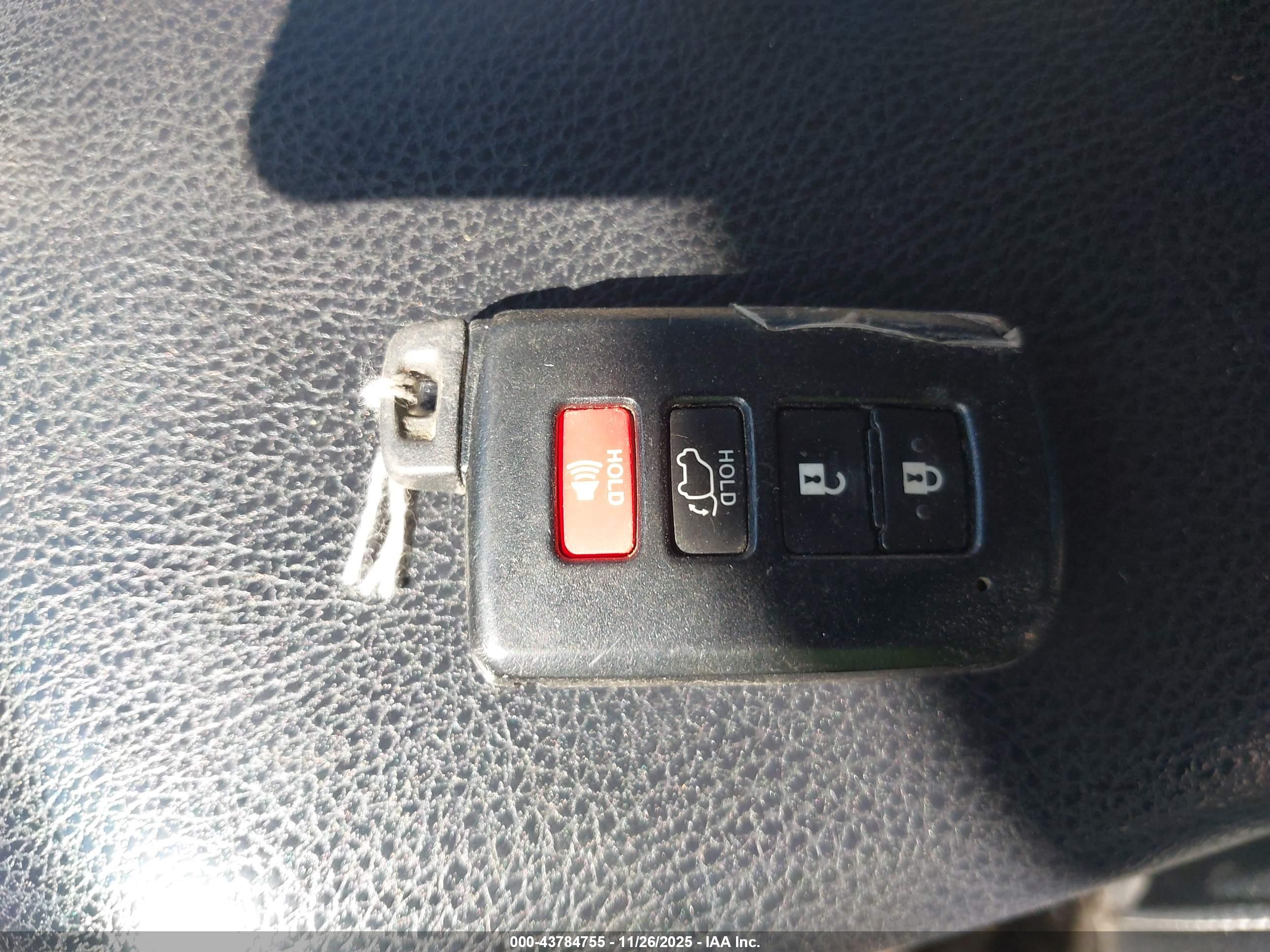 TOYOTA RAV4 image 11