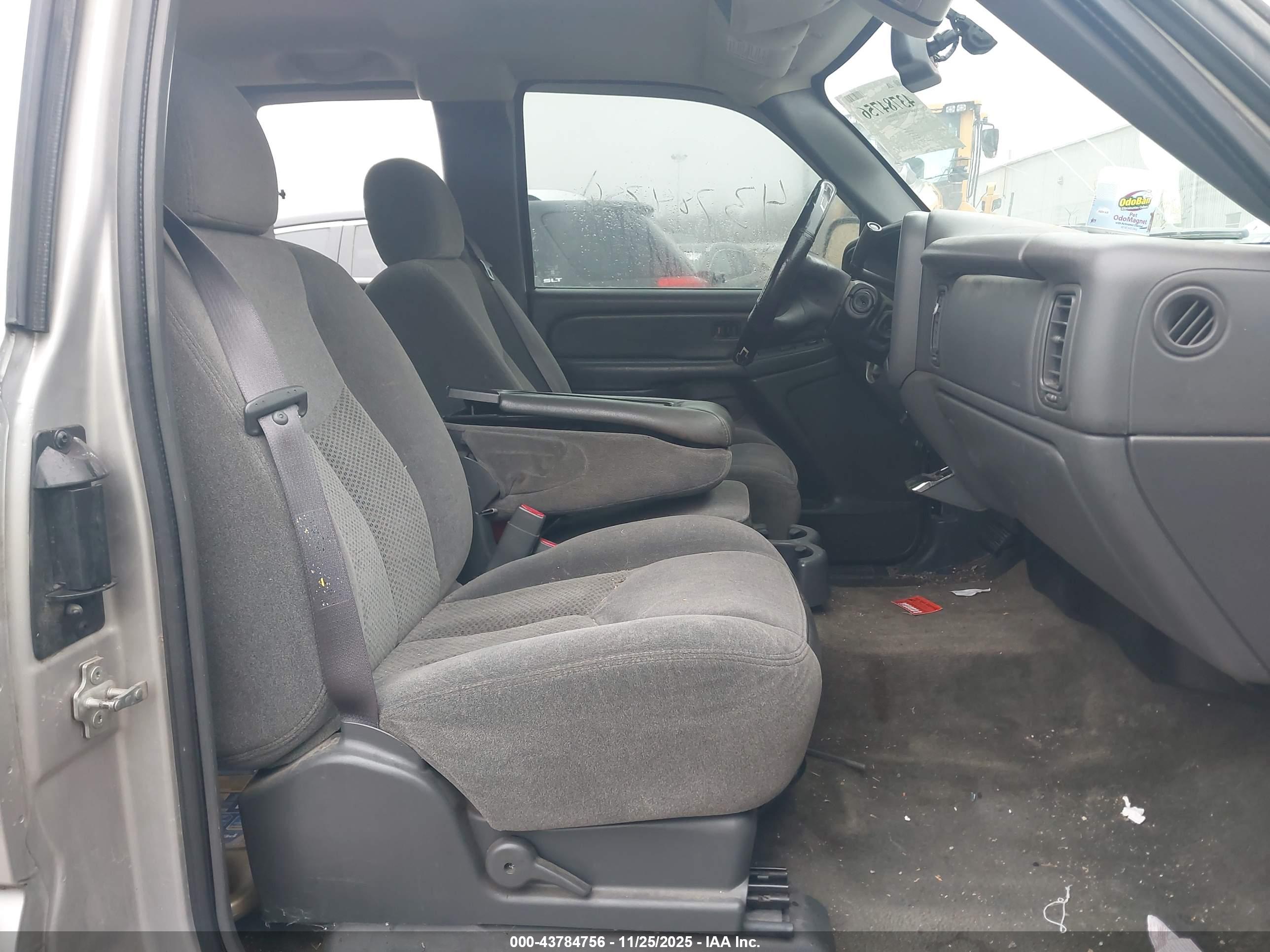 CHEVROLET SILVERADO image 5