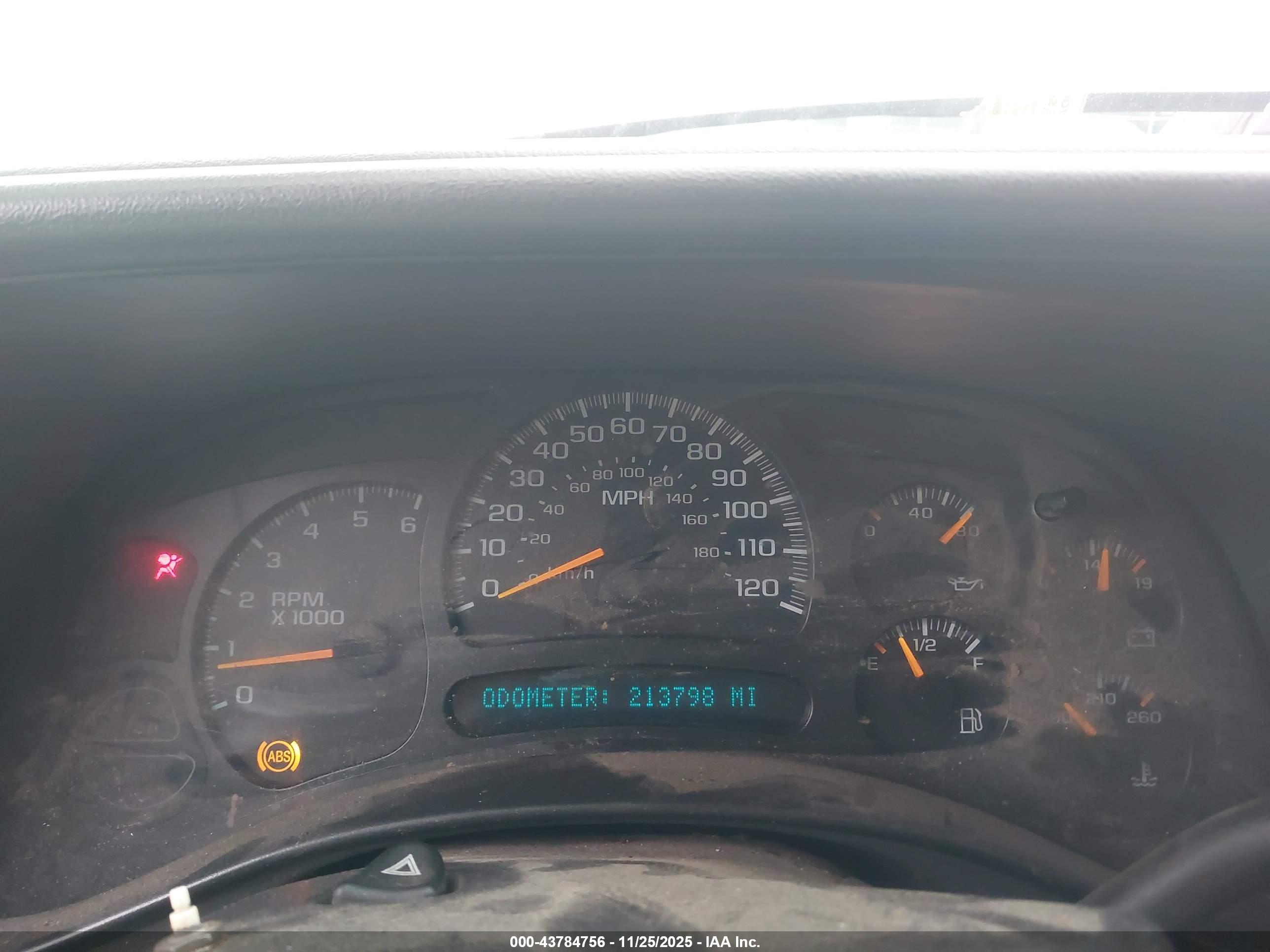 CHEVROLET SILVERADO image 7