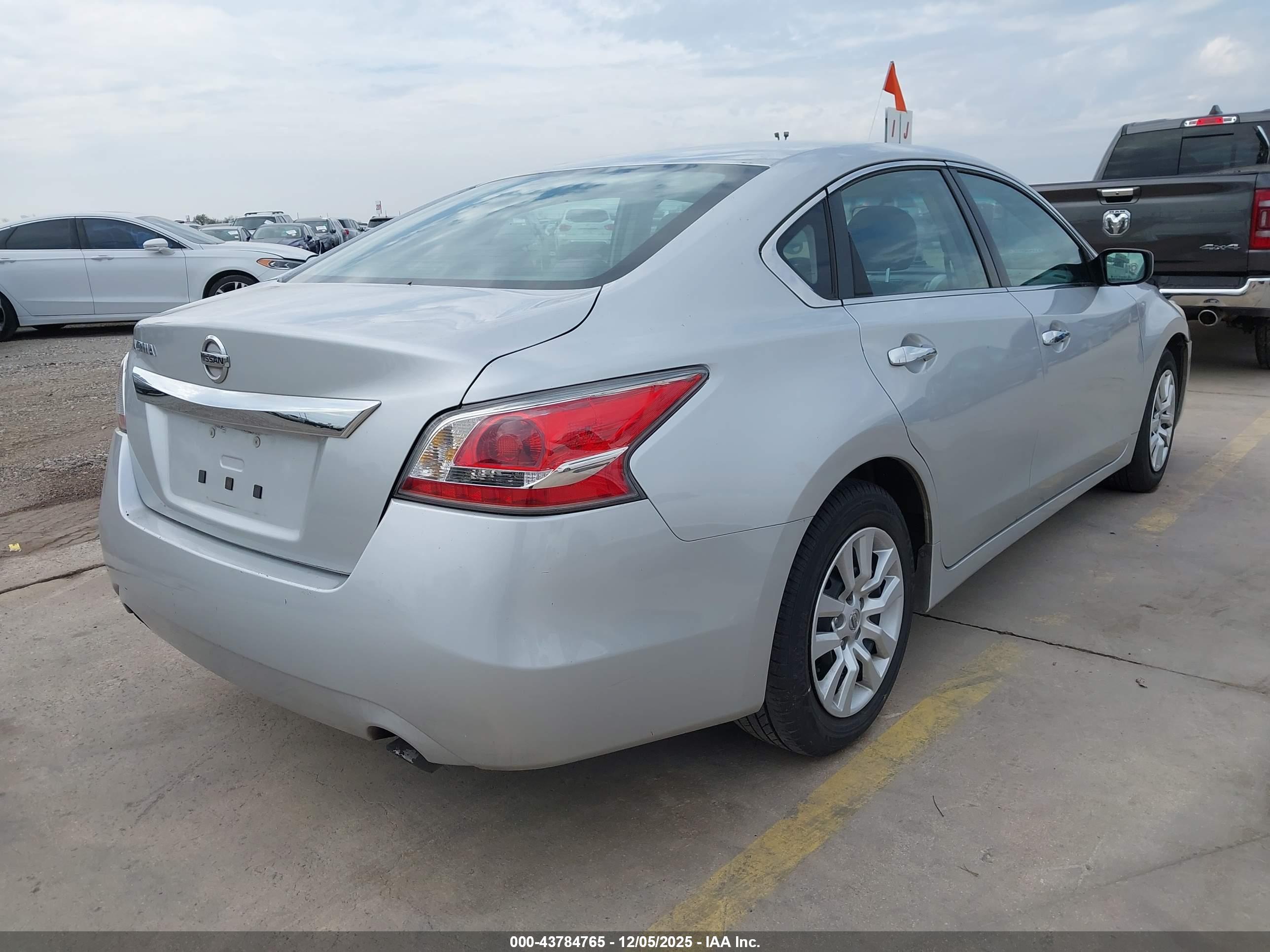 NISSAN ALTIMA image 4
