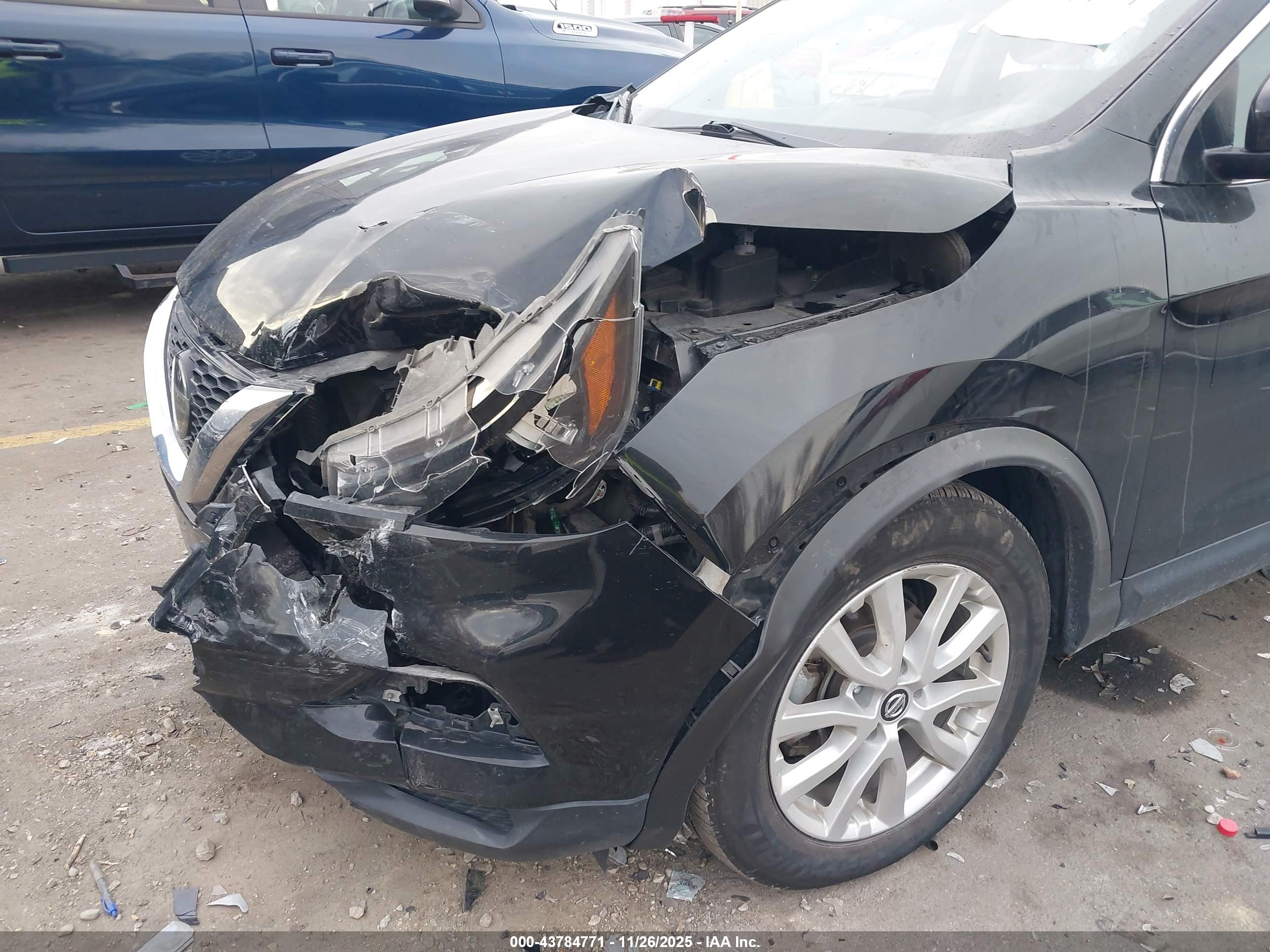 NISSAN ROGUE image 6