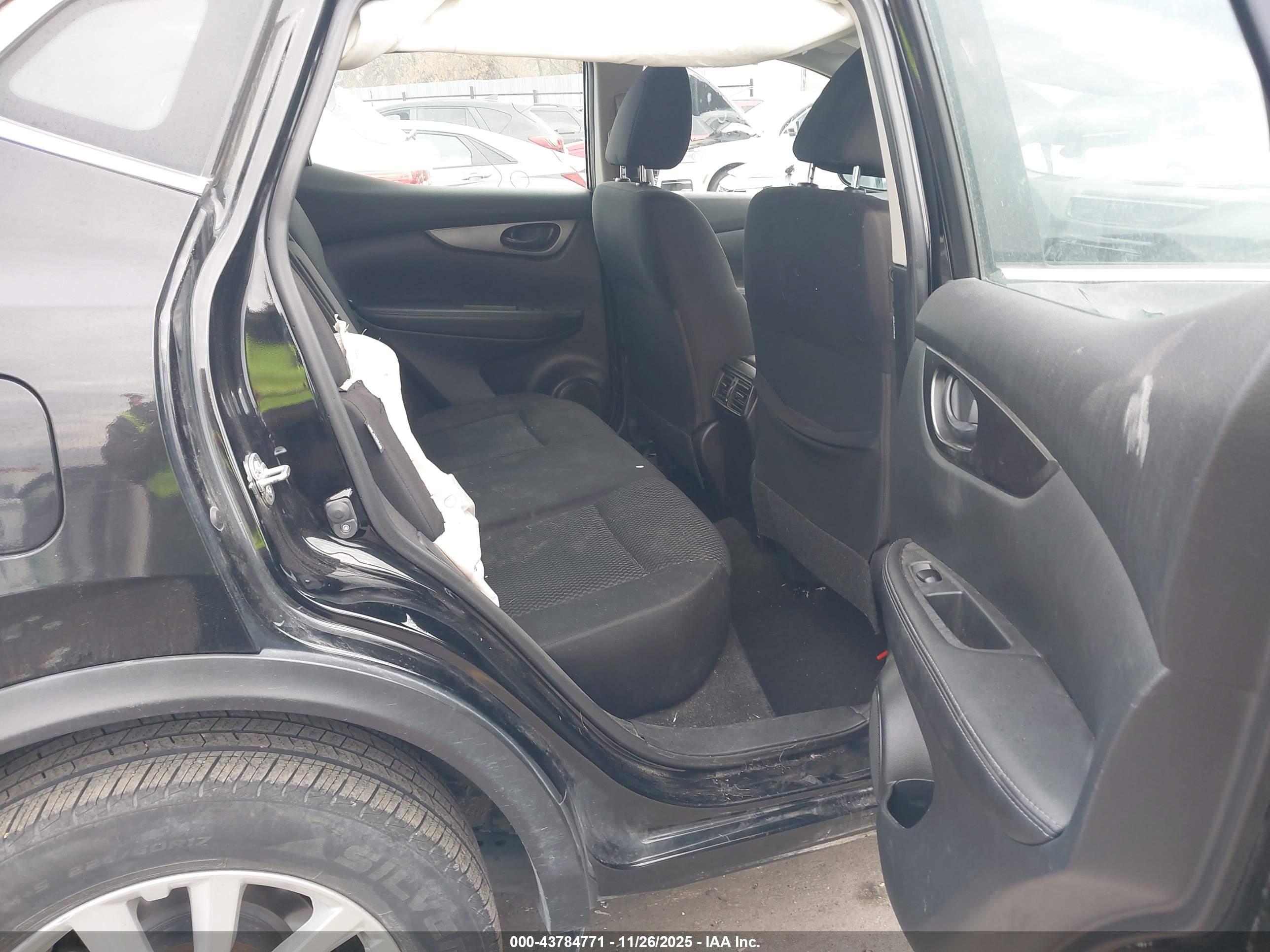NISSAN ROGUE image 8