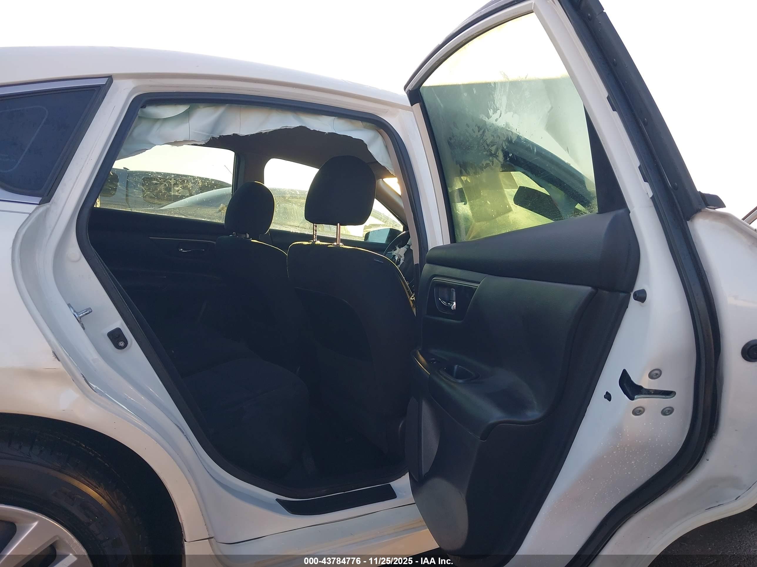 NISSAN ALTIMA image 8