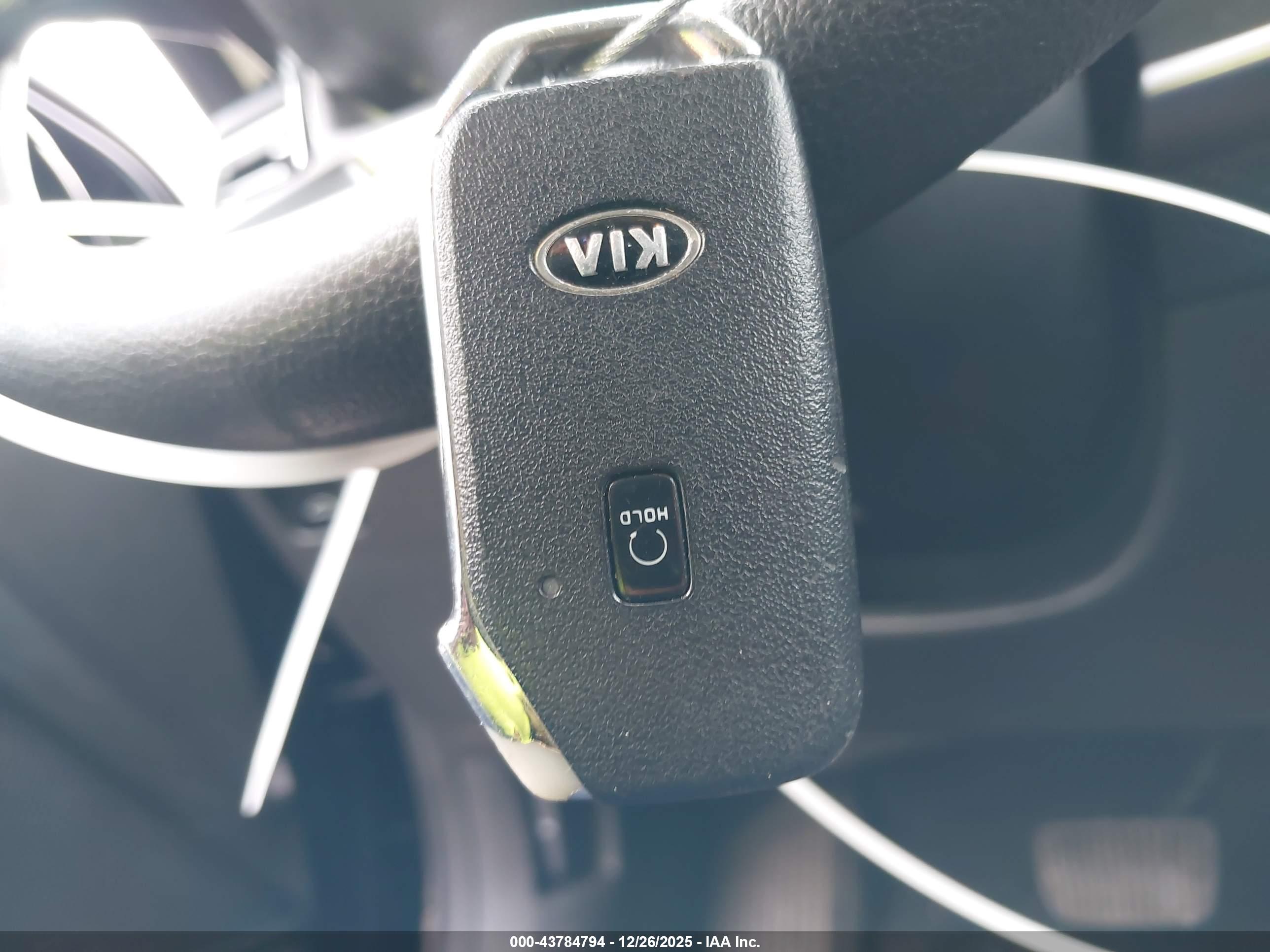 KIA K5 image 11